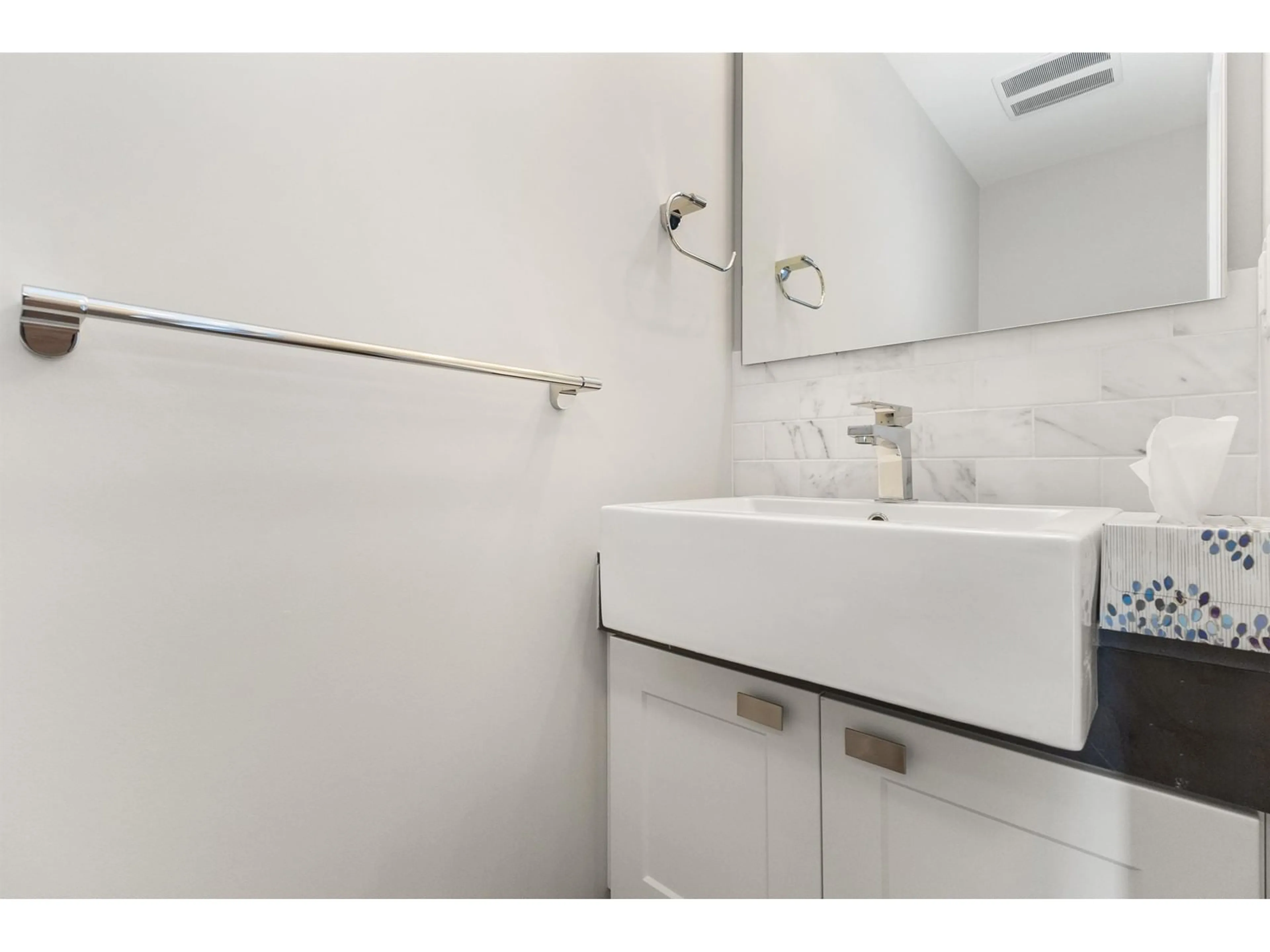 Standard bathroom, unknown for 319 - 3090 GLADWIN, Abbotsford British Columbia V2T0G2