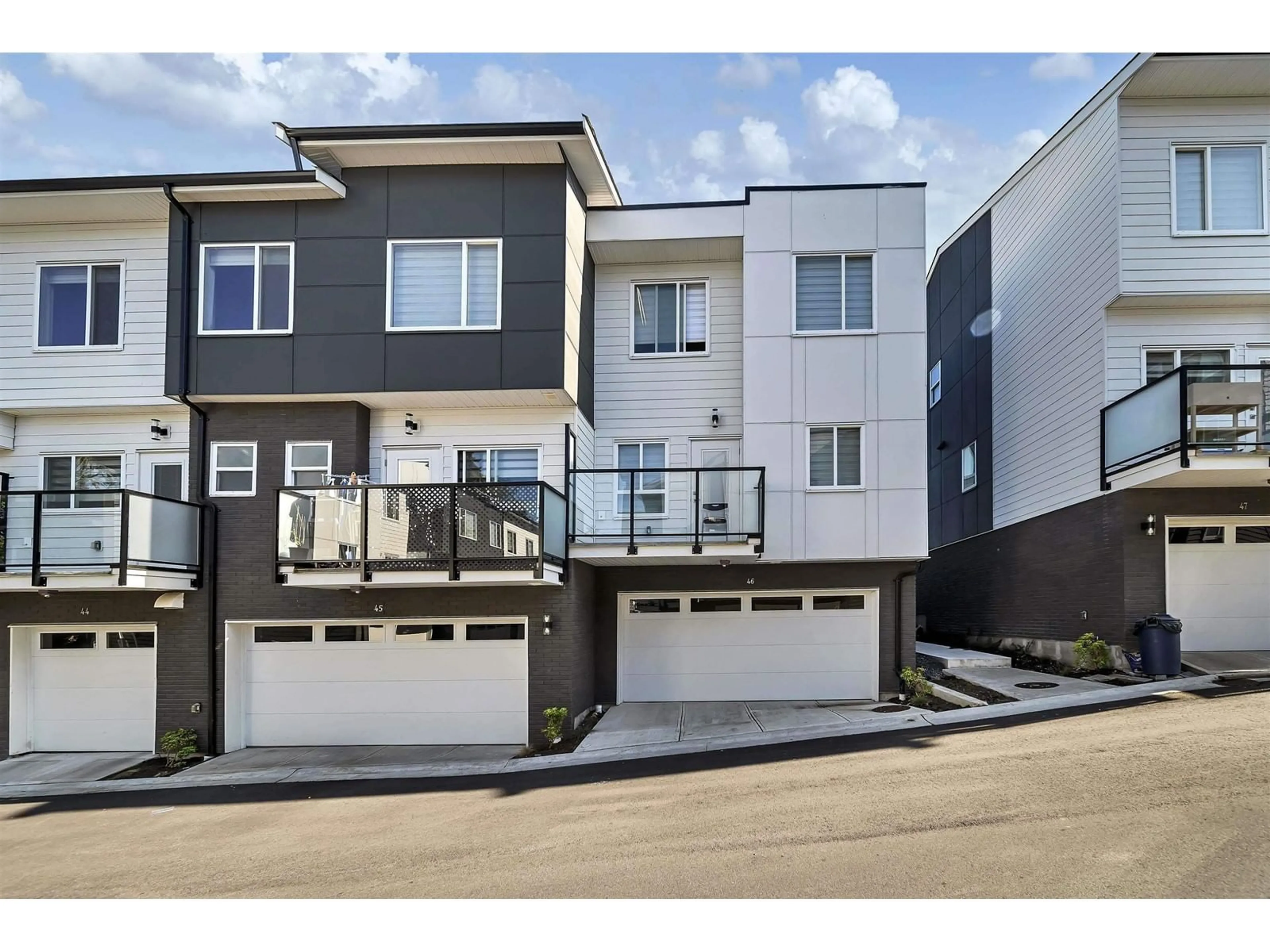 Home with vinyl exterior material, street for 46 - 9652 162A, Surrey British Columbia V4N2E4