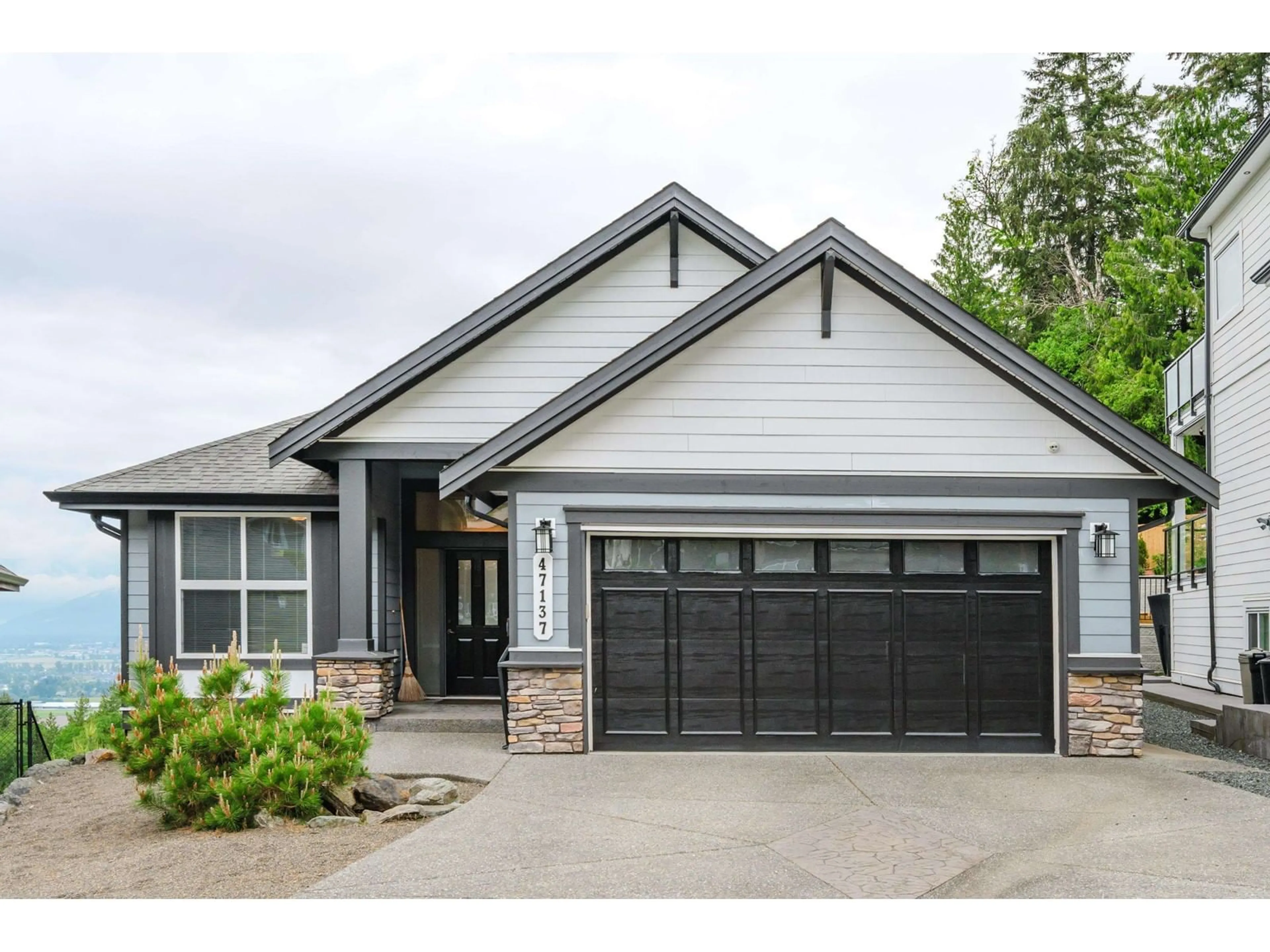Home with vinyl exterior material, street for 47137 MACFARLANE PLACE, Chilliwack British Columbia V2R0P3