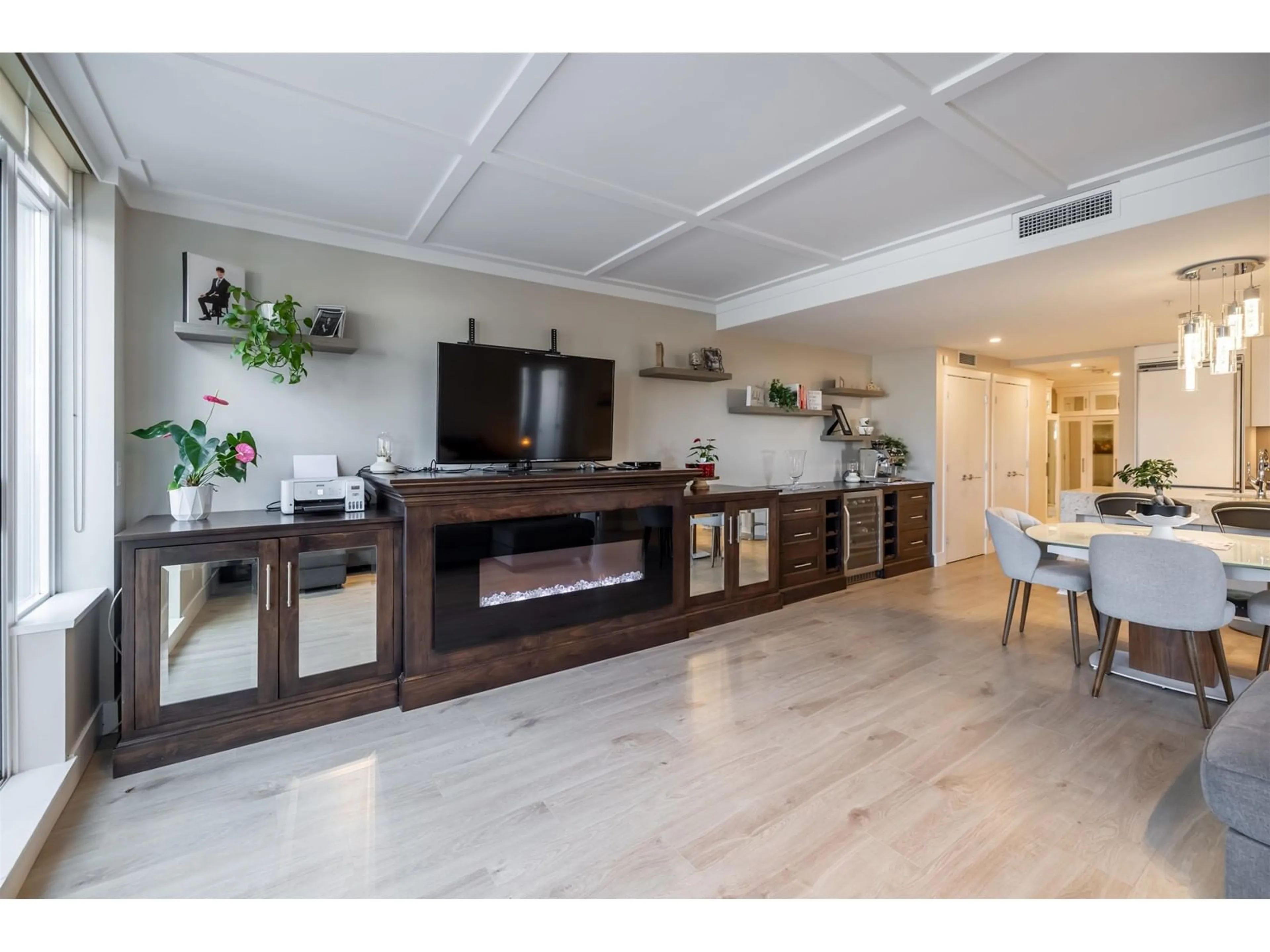Open concept kitchen, unknown for 204 - 15152 RUSSELL, White Rock British Columbia V4B0A3