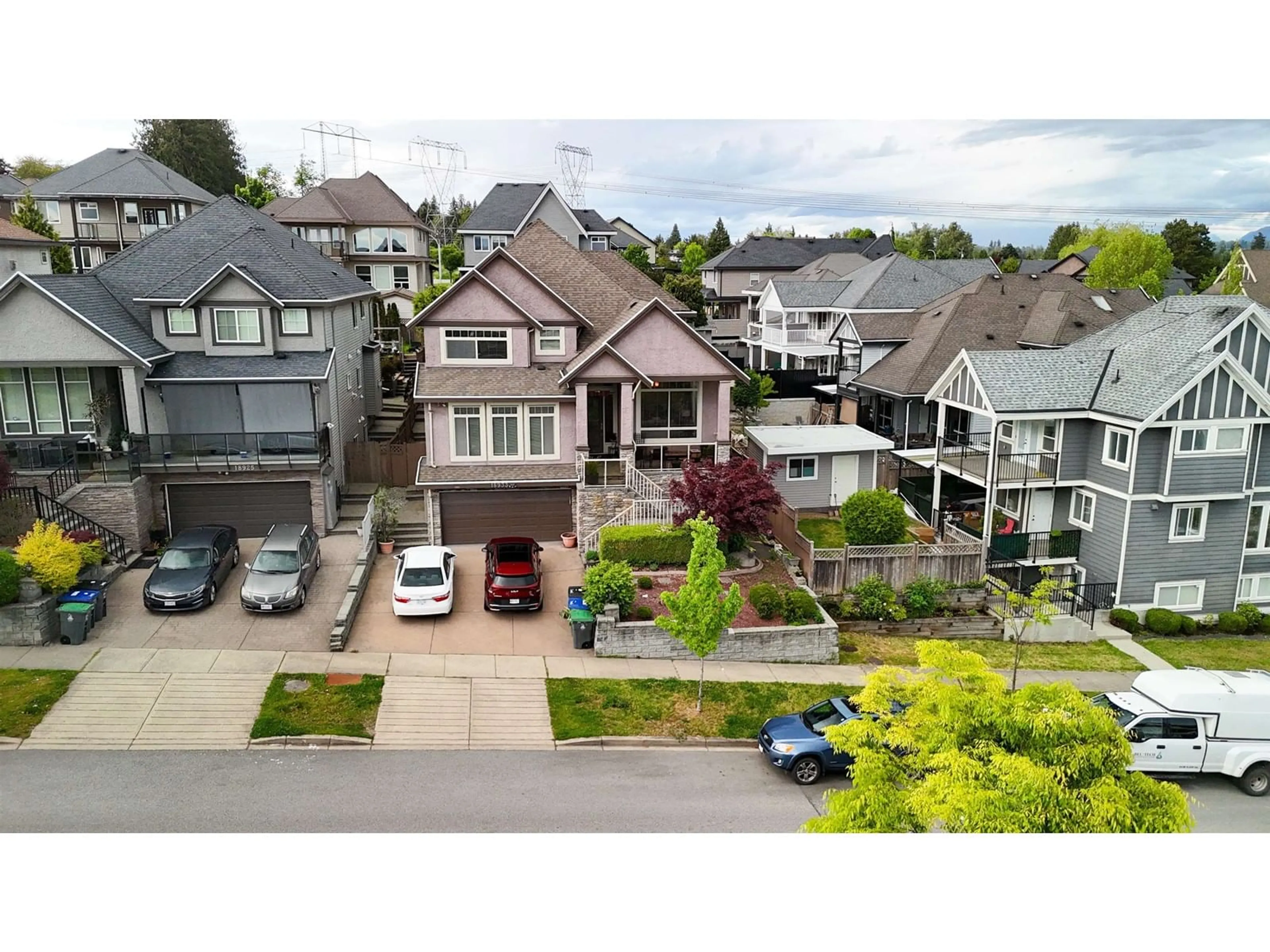 A pic from outside/outdoor area/front of a property/back of a property/a pic from drone, street for 18933 55, Surrey British Columbia V3S6W7