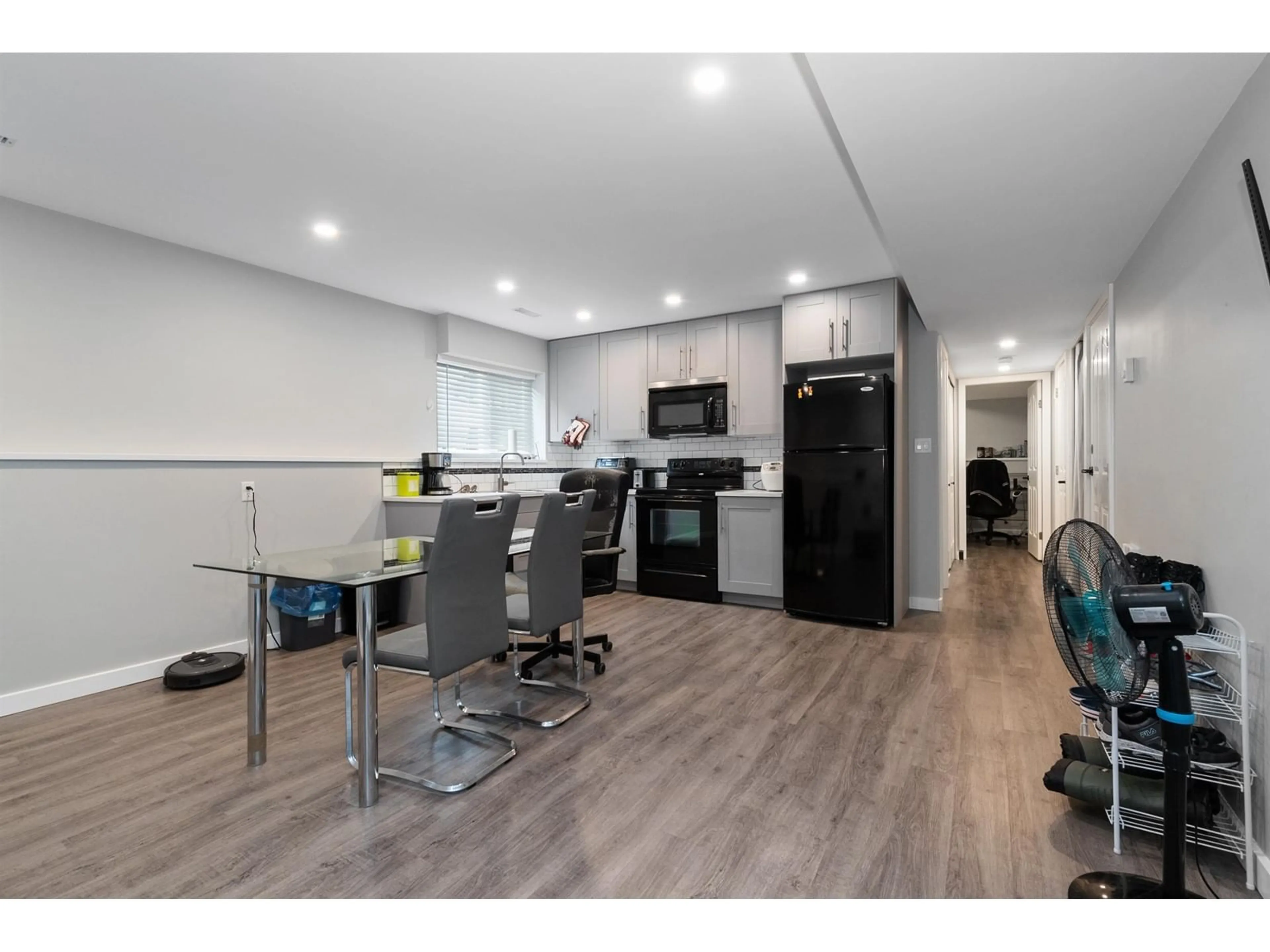 Open concept kitchen, wood/laminate floor for 46706 SYLVAN DRIVE, Chilliwack British Columbia V2R4E9