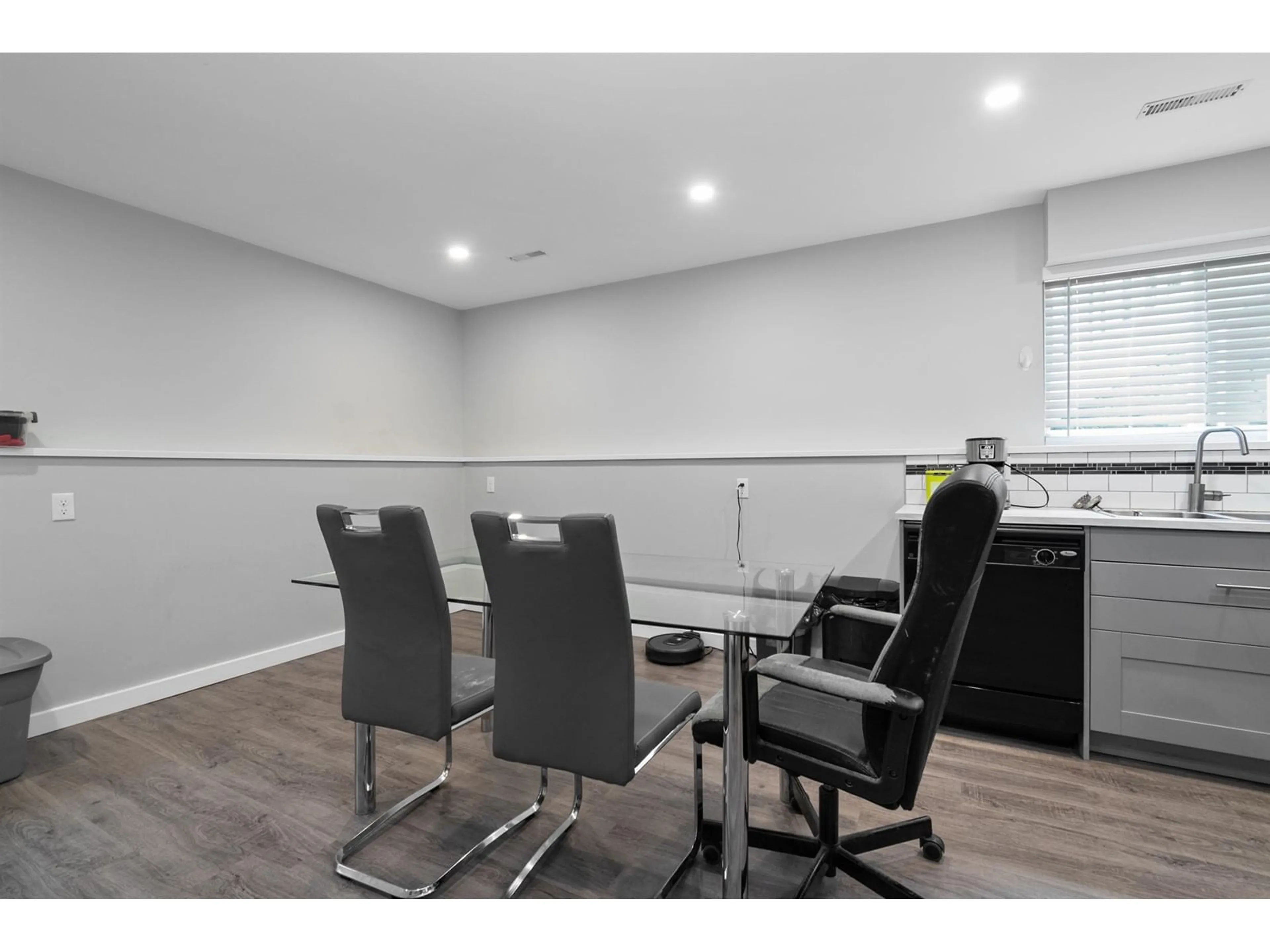 A pic of a room for 46706 SYLVAN DRIVE, Chilliwack British Columbia V2R4E9