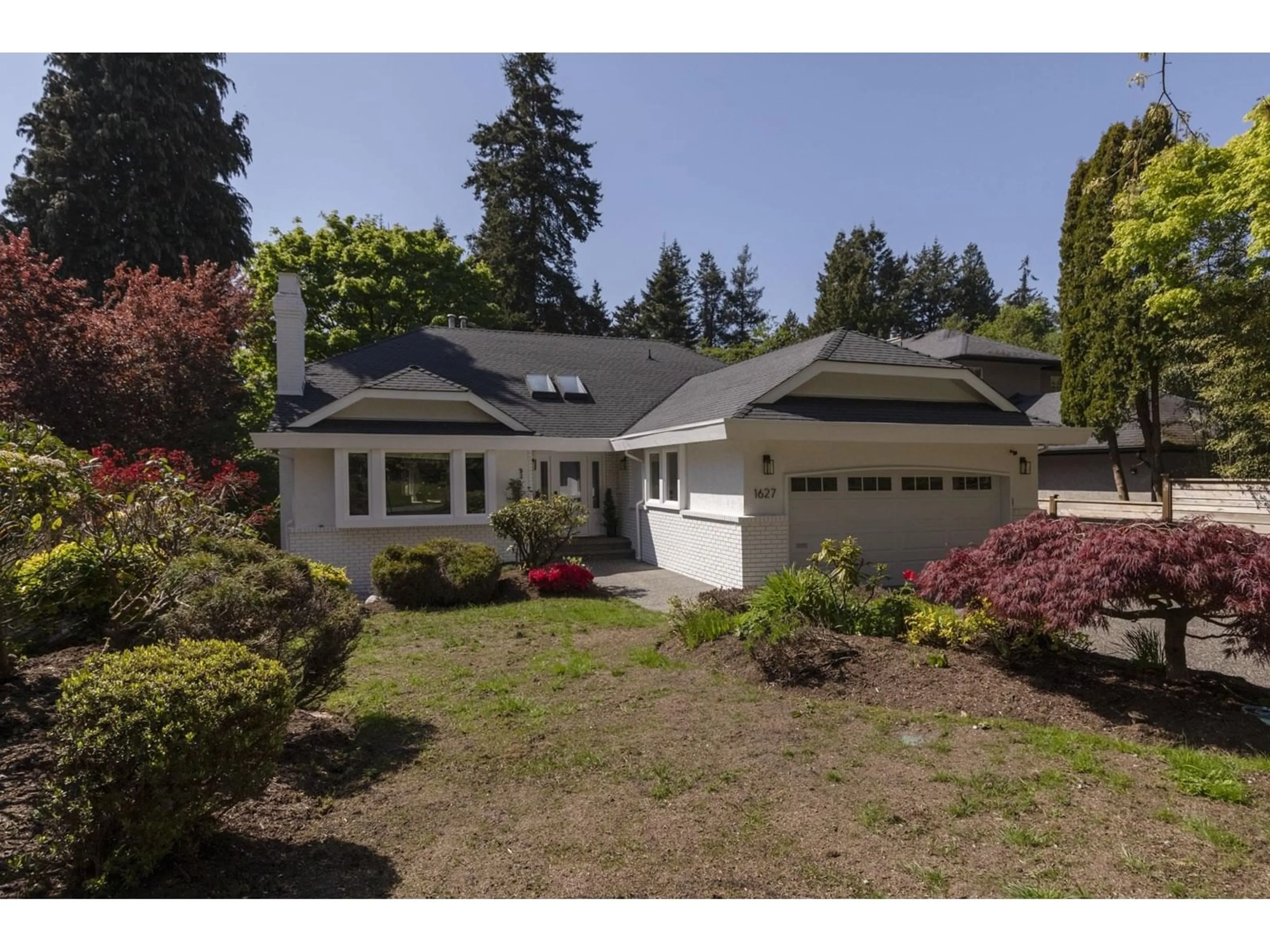 Home with vinyl exterior material, street for 1627 127, Surrey British Columbia V4A9G2