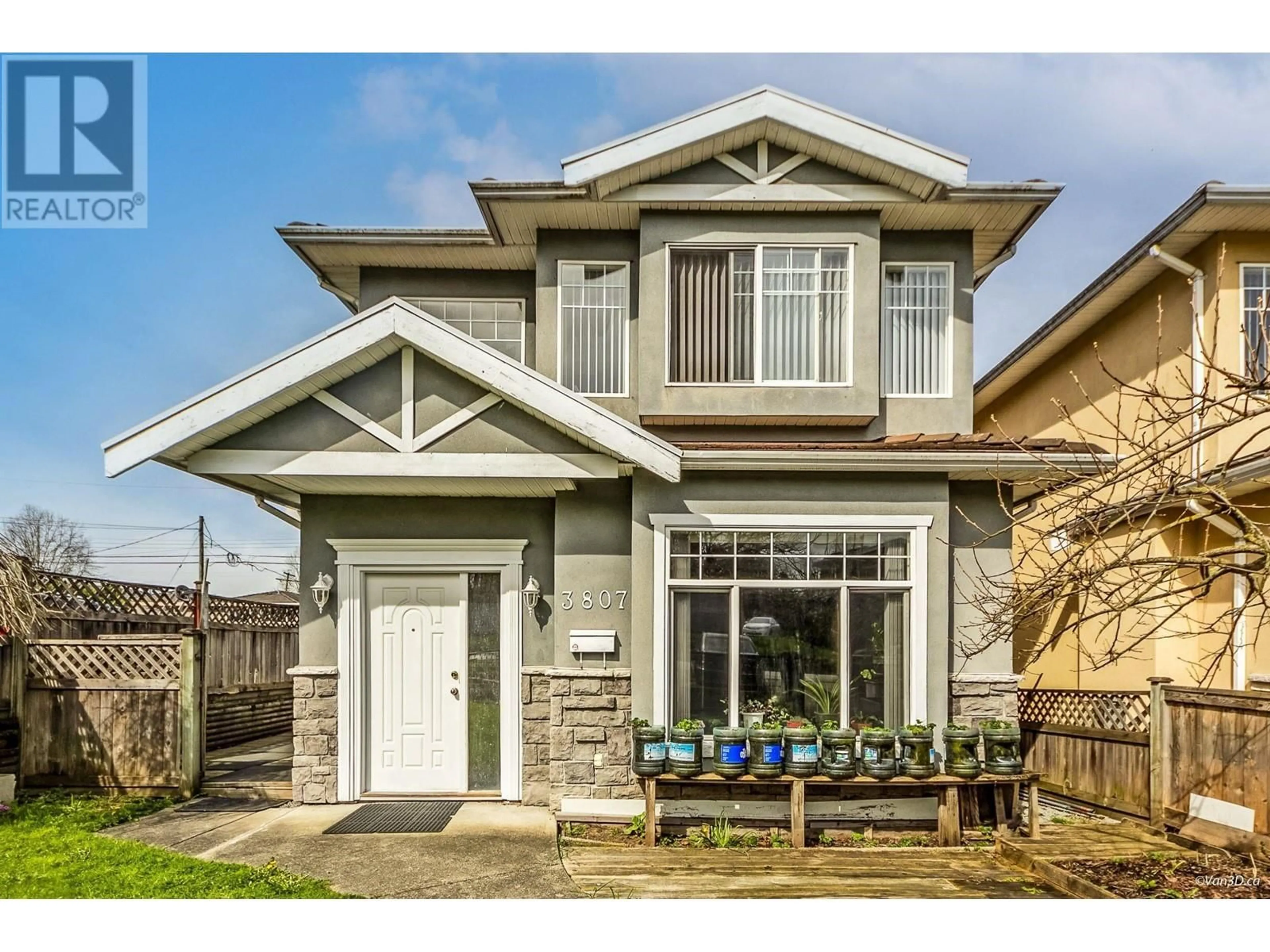 Home with vinyl exterior material, street for 3807 REGENT STREET, Burnaby British Columbia V5C4G7