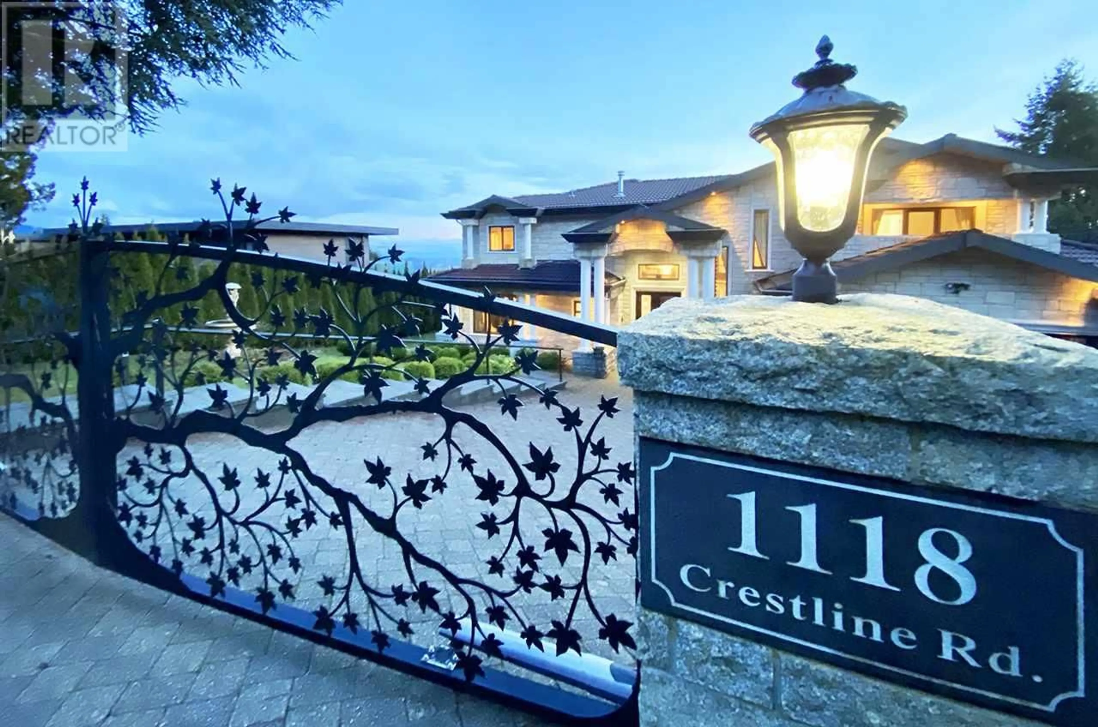 Indoor foyer for 1118 CRESTLINE ROAD, West Vancouver British Columbia V7S2E4