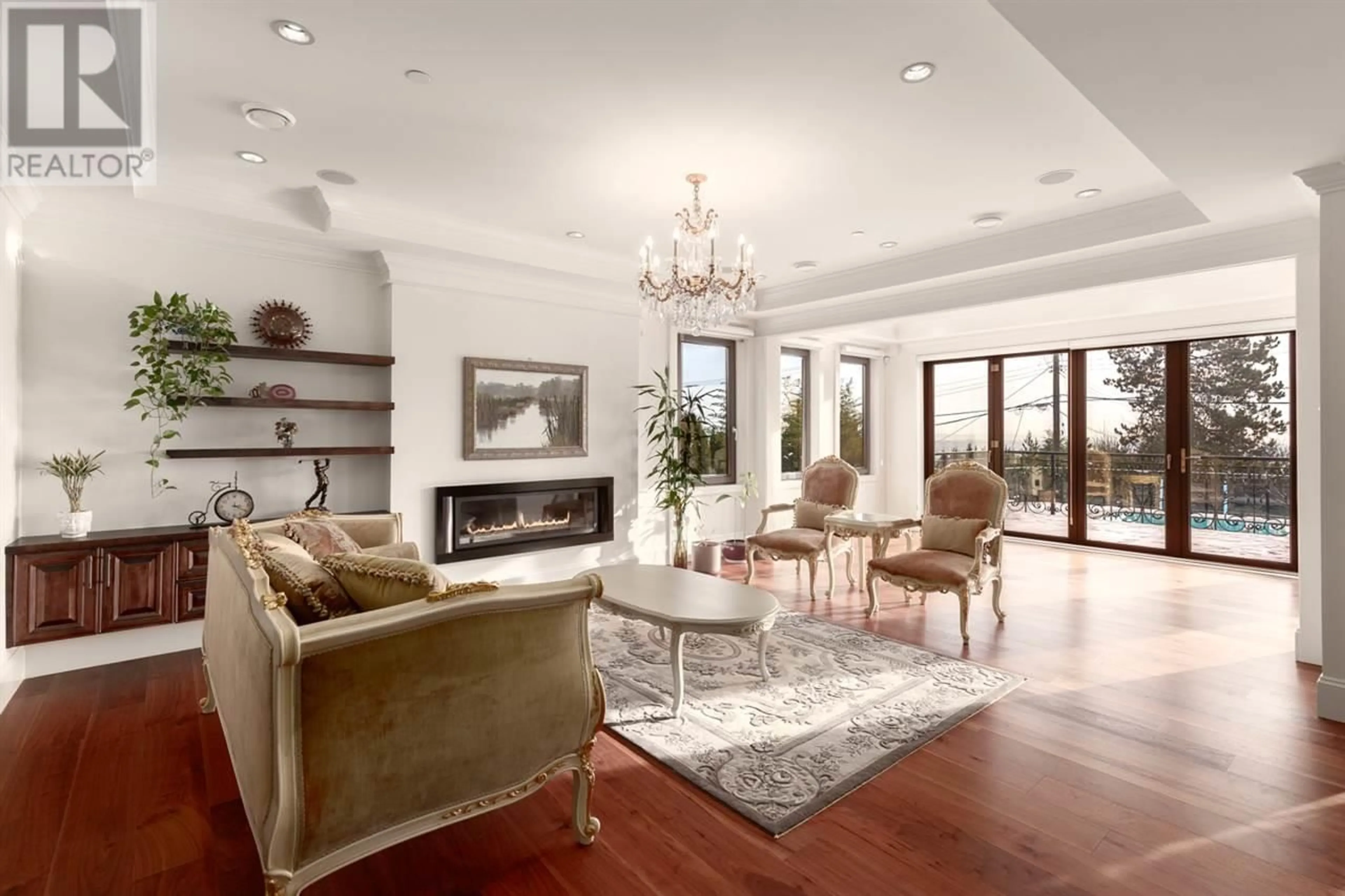 Living room with furniture, unknown for 1118 CRESTLINE ROAD, West Vancouver British Columbia V7S2E4