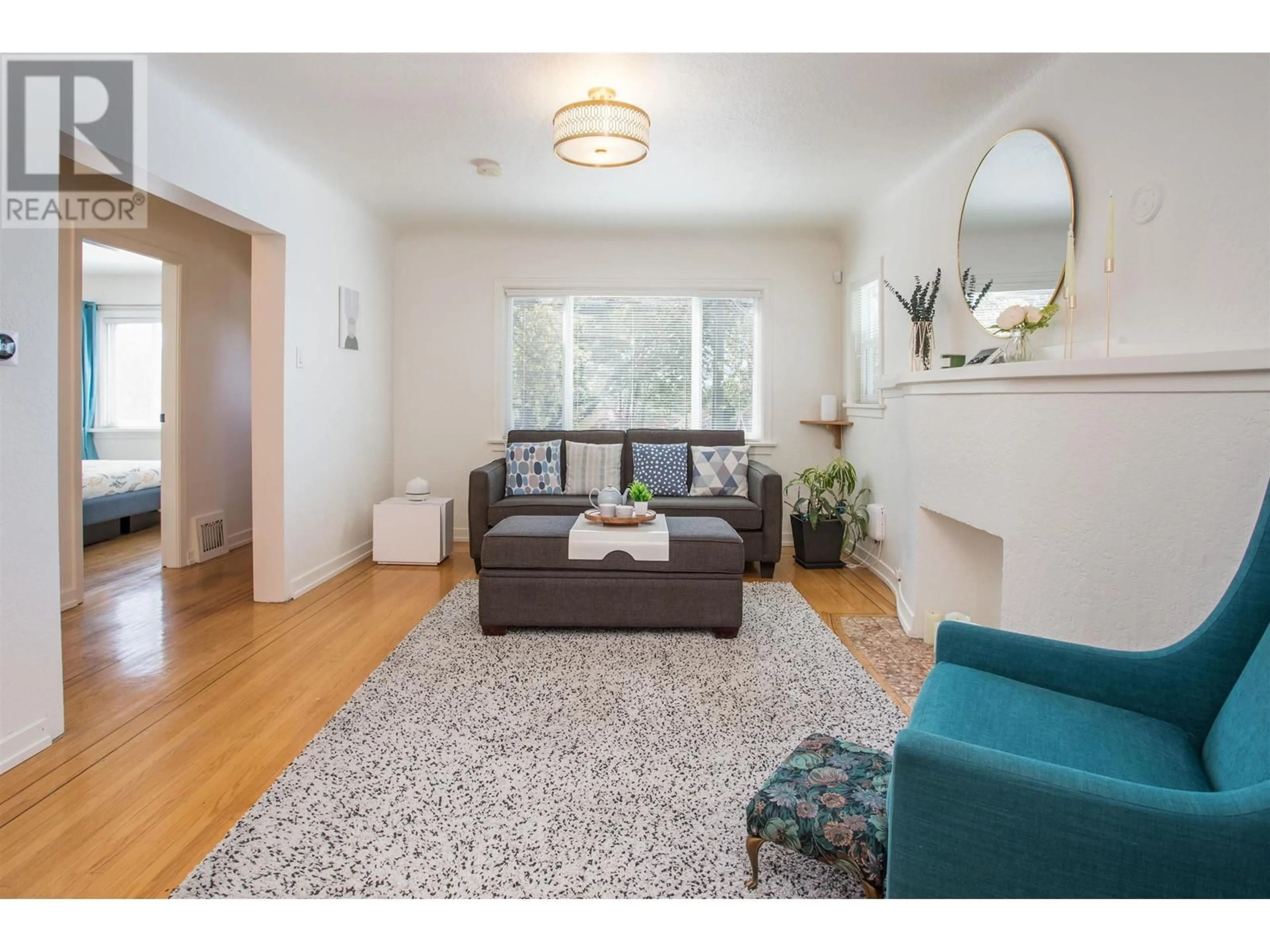 Living room with furniture, wood/laminate floor for 2623 TURNER STREET, Vancouver British Columbia V5K2G1