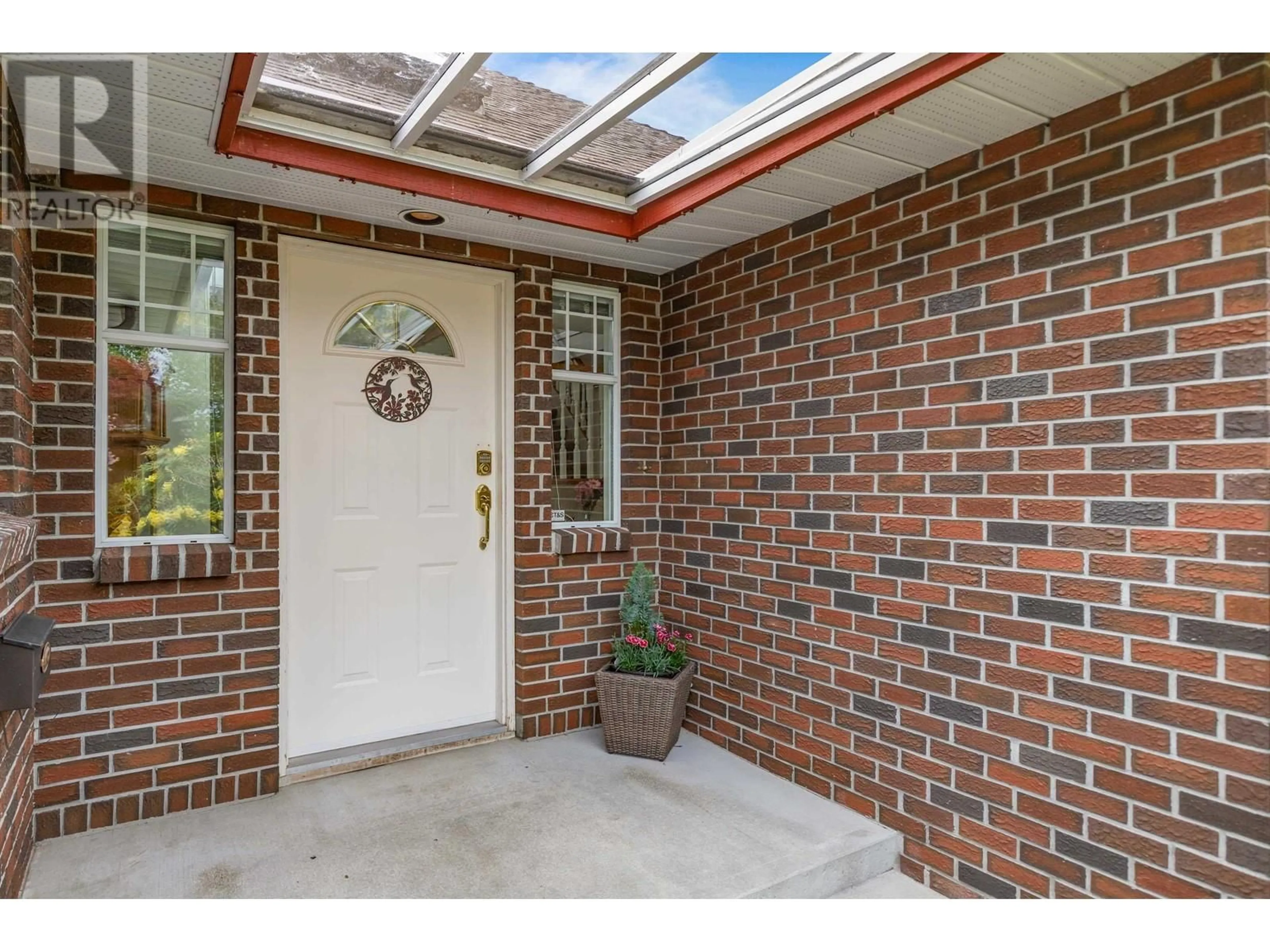 Indoor entryway for 12445 204B STREET, Maple Ridge British Columbia V2X0A3