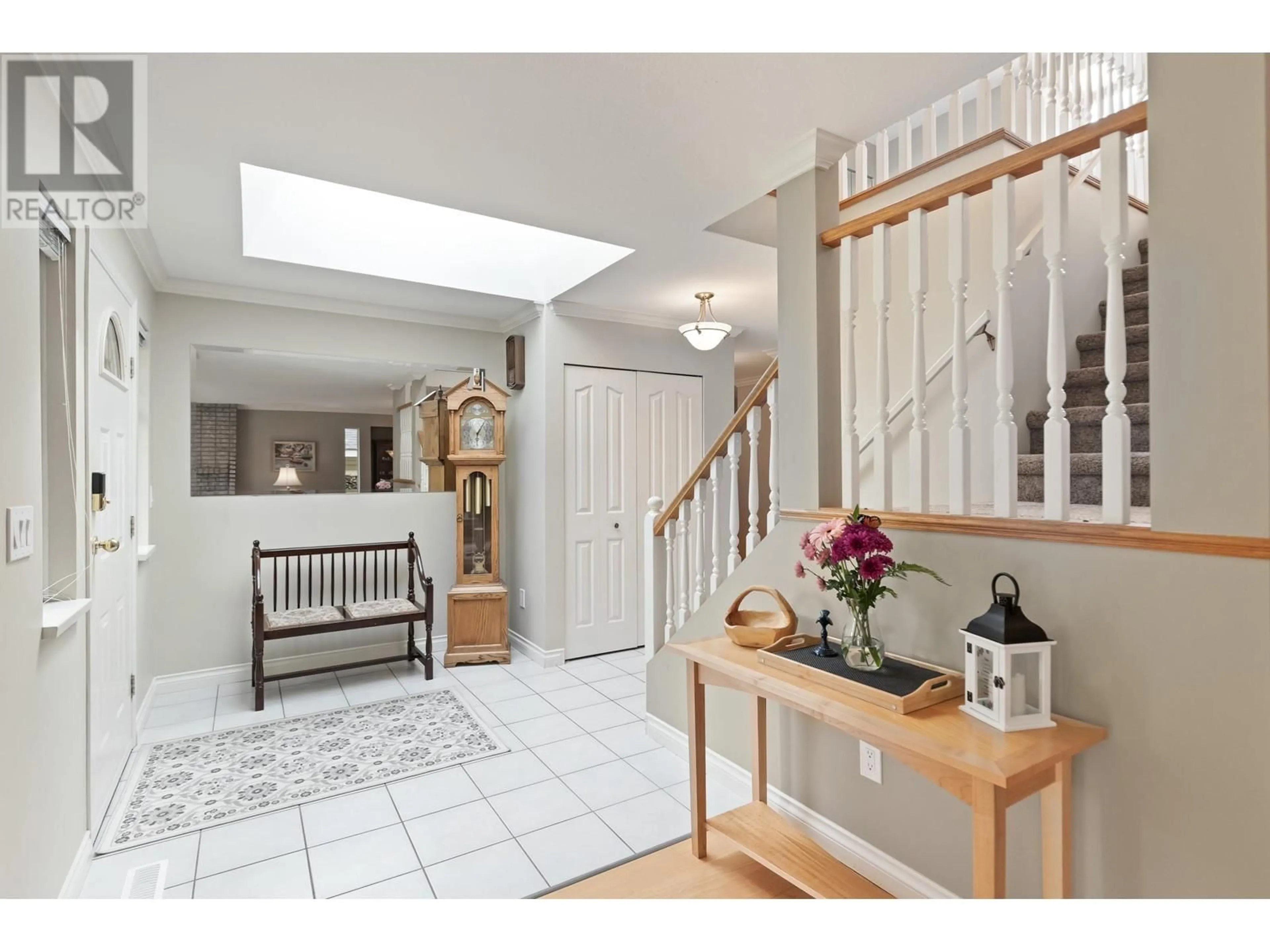 Indoor entryway for 12445 204B STREET, Maple Ridge British Columbia V2X0A3