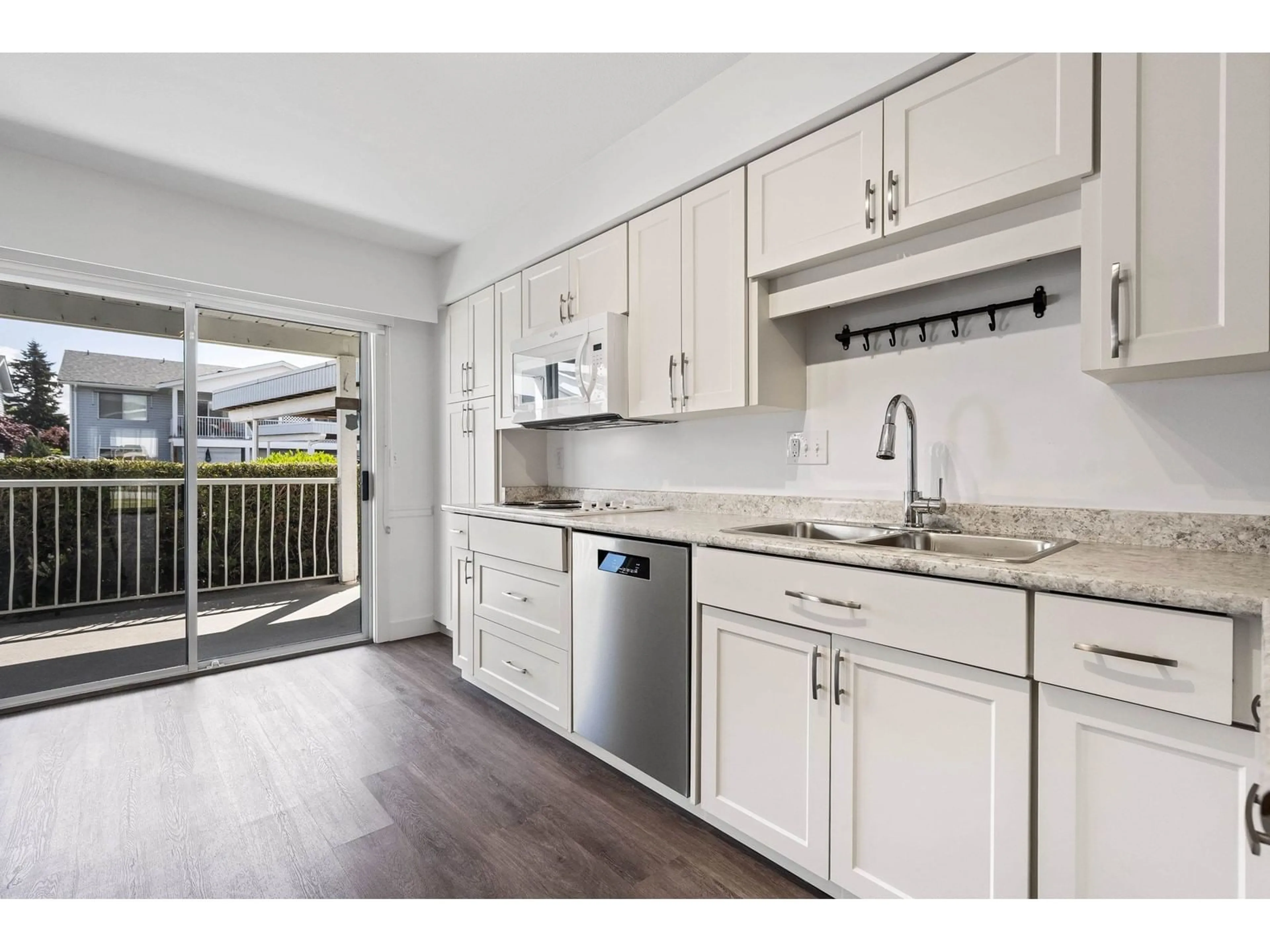 Open concept kitchen, unknown for 287 - 32691 GARIBALDI, Abbotsford British Columbia V2T5T7