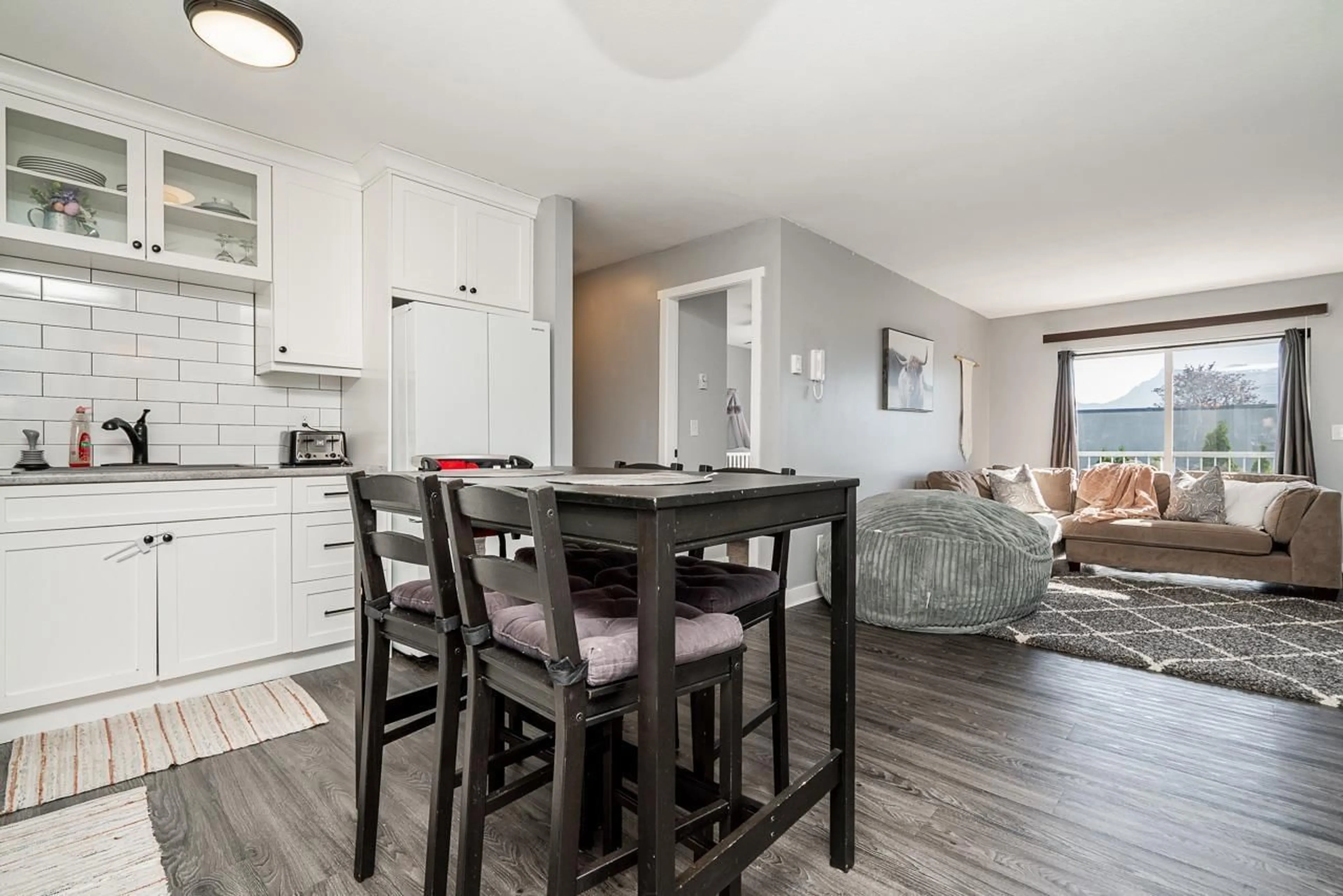 Open concept kitchen, wood/laminate floor for 304C - 45655 MCINTOSH DRIVE, Chilliwack British Columbia V2P6V4