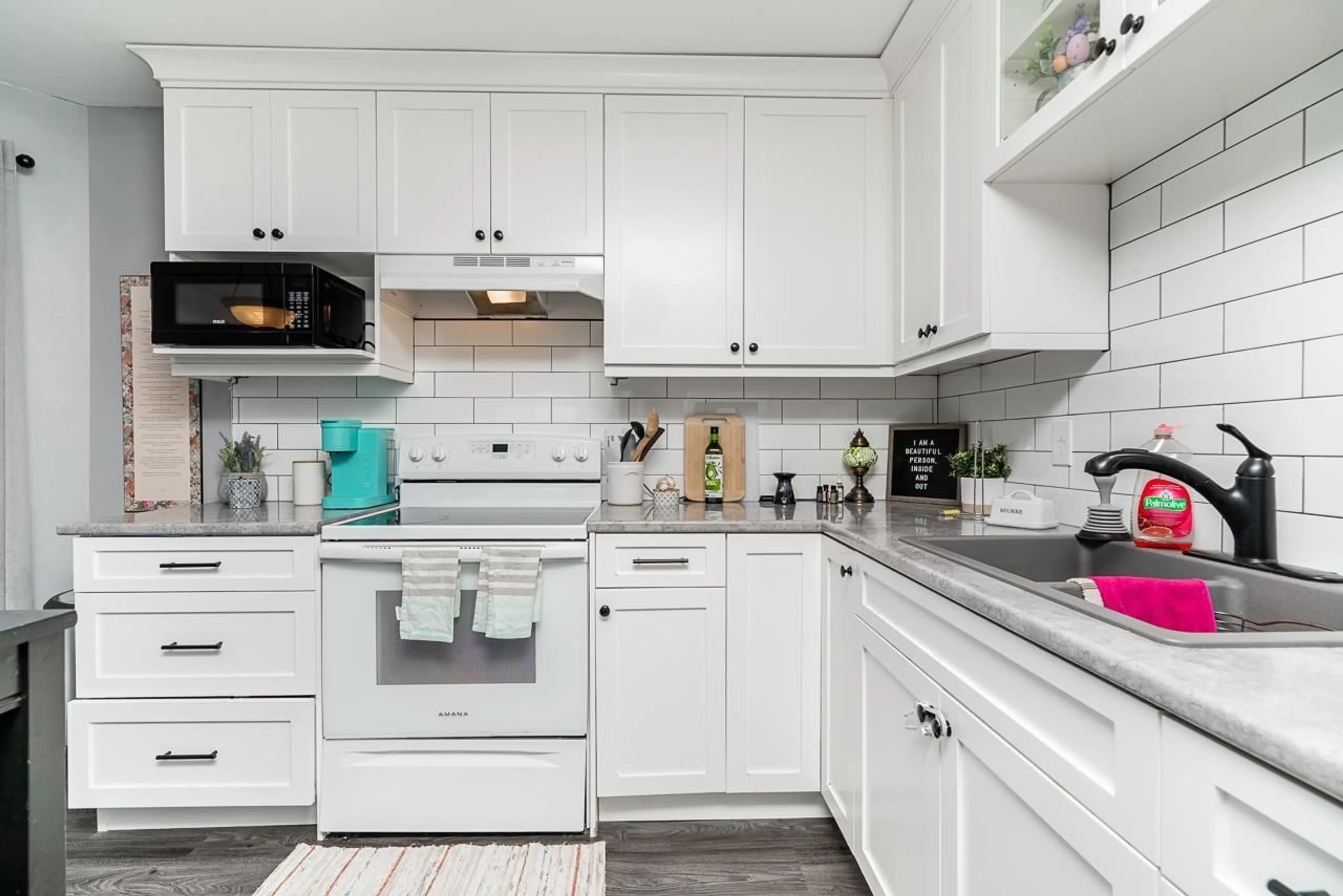 Contemporary kitchen, ceramic/tile floor for 304C - 45655 MCINTOSH DRIVE, Chilliwack British Columbia V2P6V4