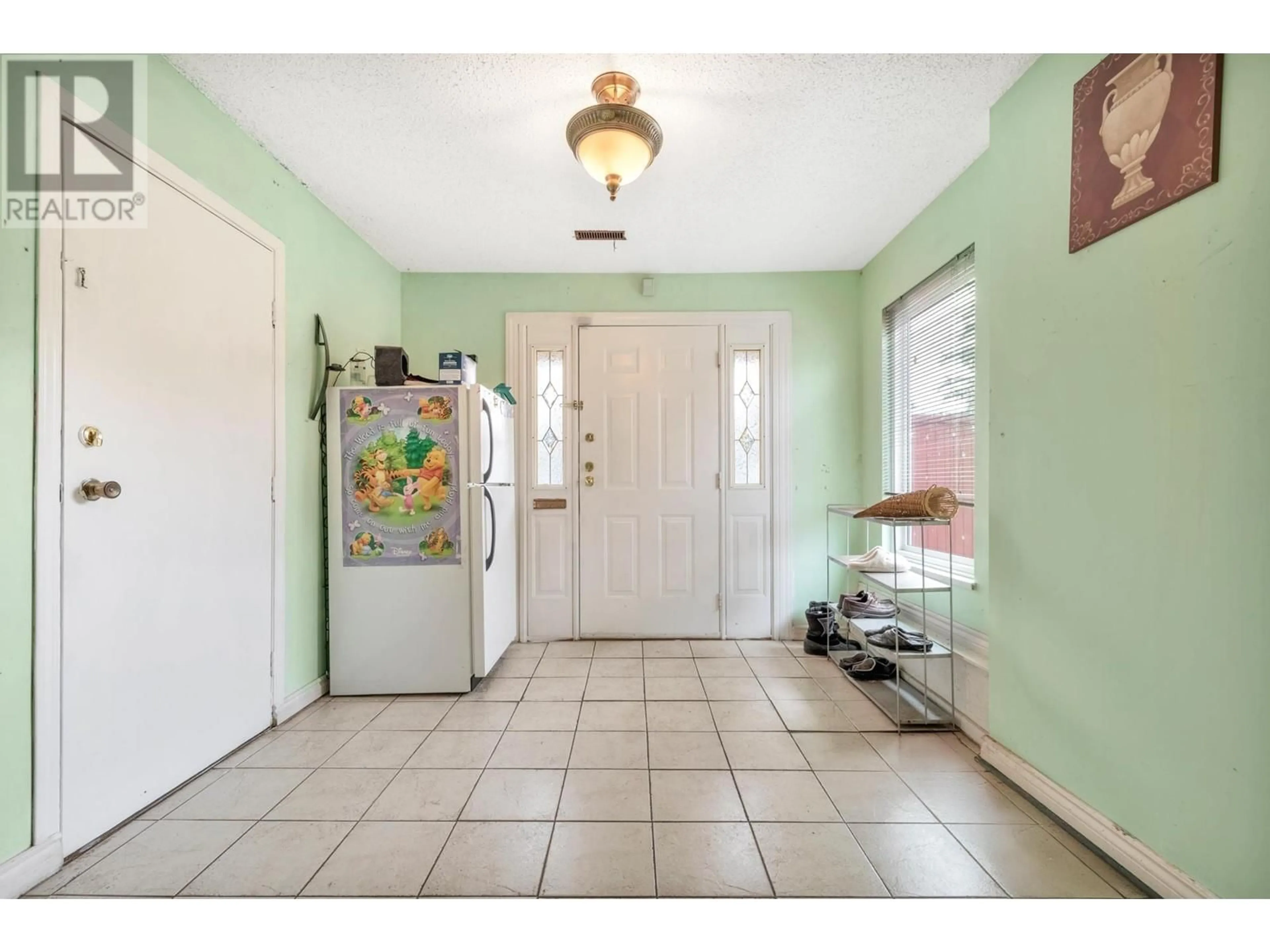 Indoor entryway for 1772 MANCHESTER COURT, Port Coquitlam British Columbia V3B5R7
