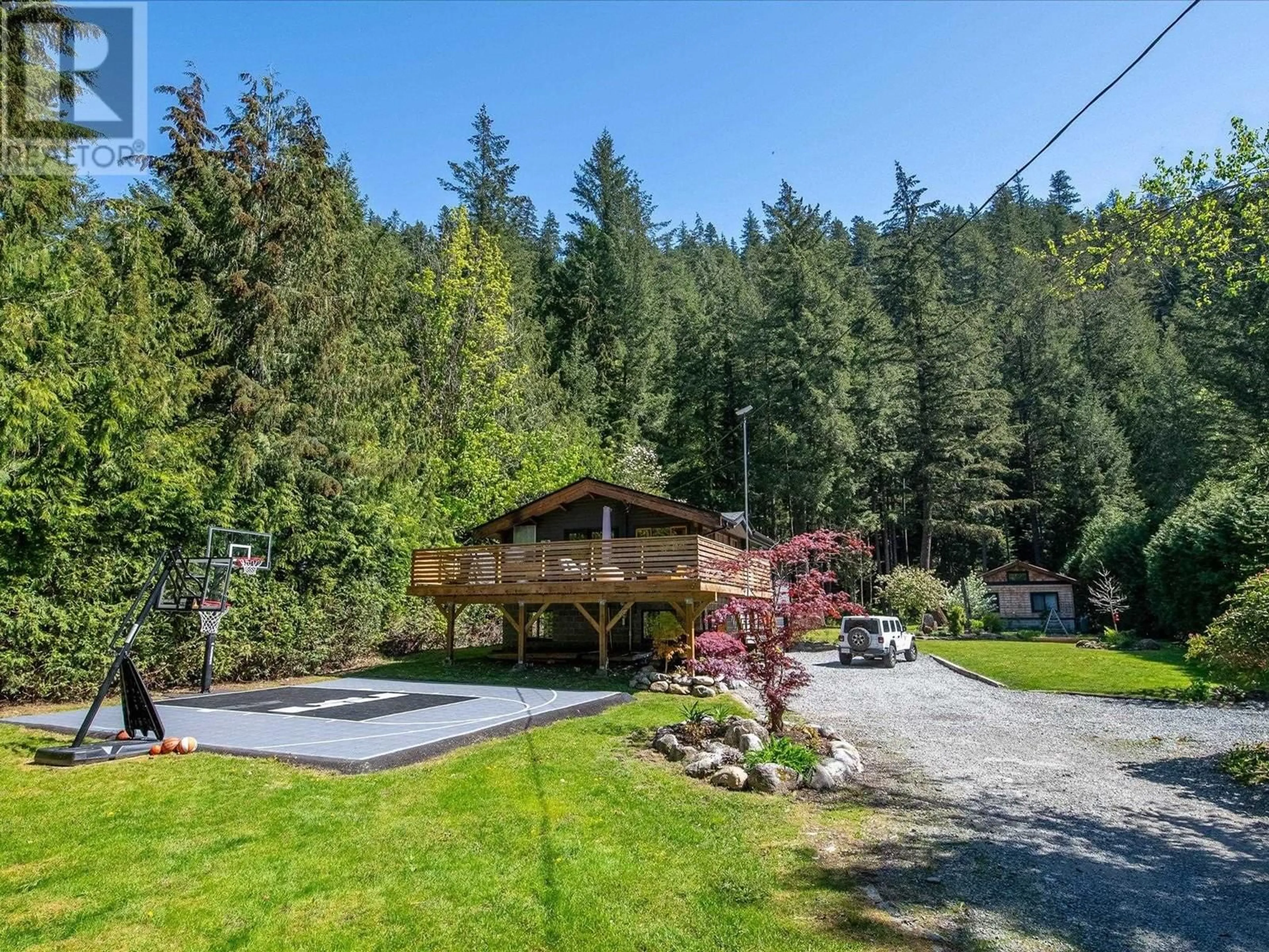 A pic from outside/outdoor area/front of a property/back of a property/a pic from drone, unknown for 2040 MIDNIGHT WAY, Squamish British Columbia V0N1T0