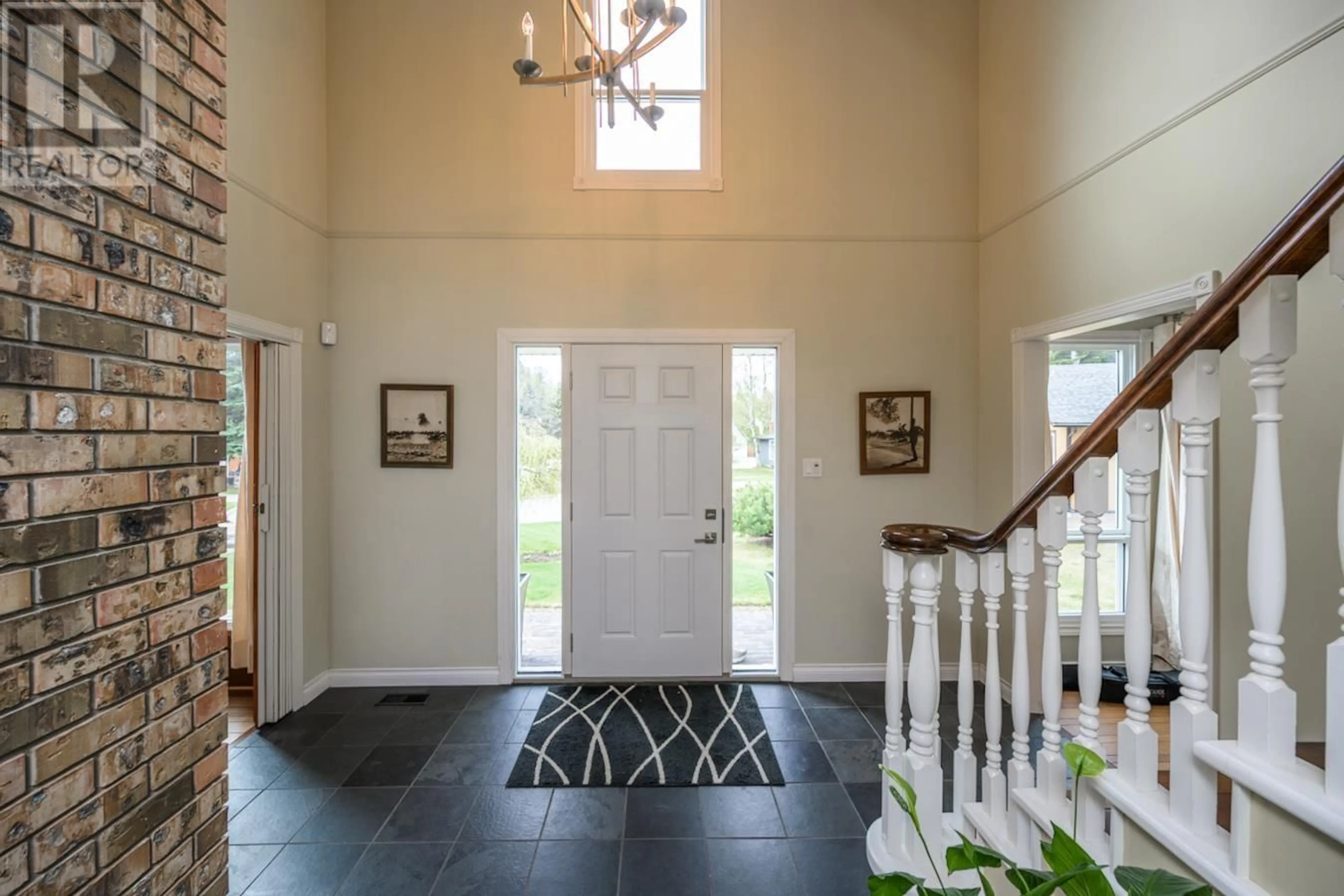 Indoor entryway for 5542 MURRAY PLACE, Prince George British Columbia V2N3P4