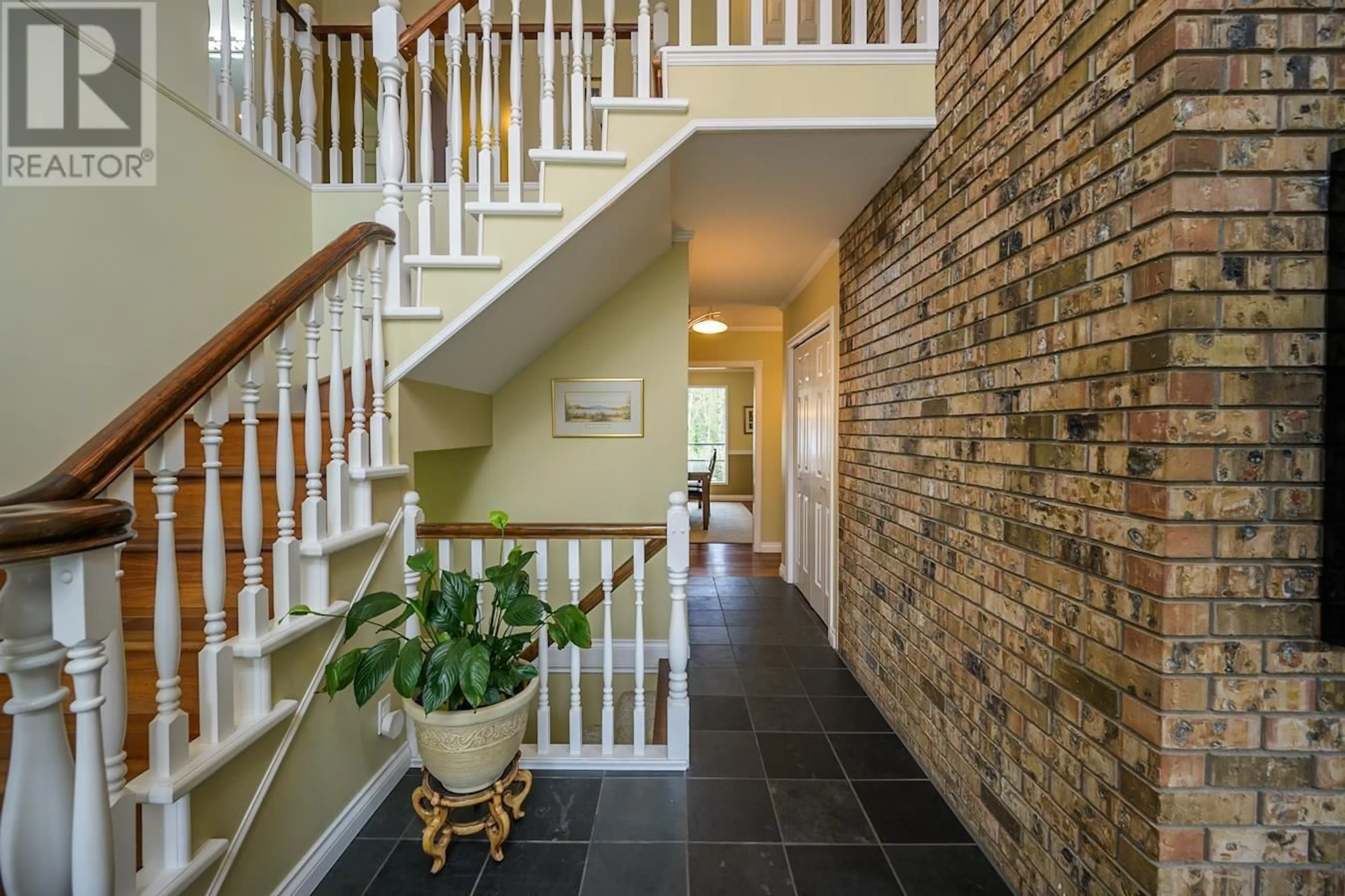 Indoor foyer for 5542 MURRAY PLACE, Prince George British Columbia V2N3P4