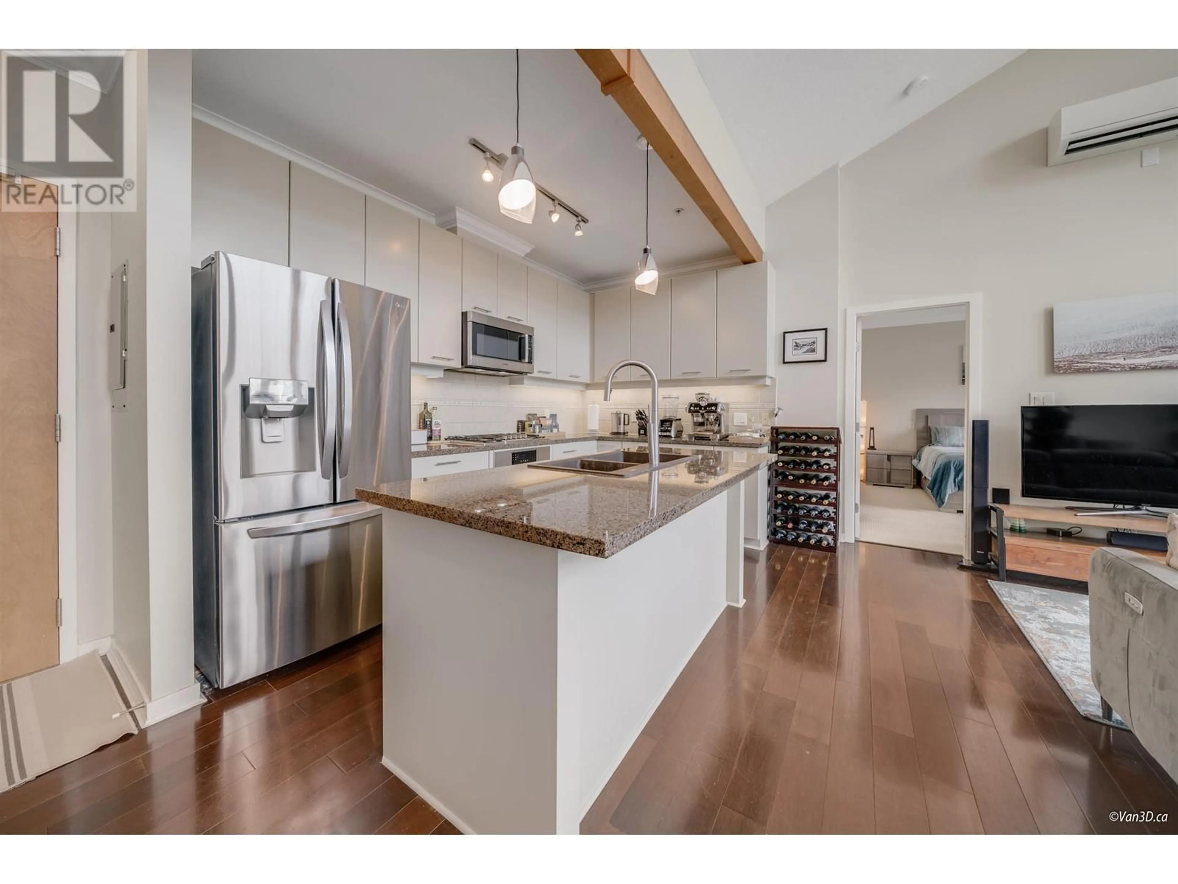 Open concept kitchen, wood/laminate floor for 506 - 530 RAVEN WOODS DRIVE, North Vancouver British Columbia V7G2T5