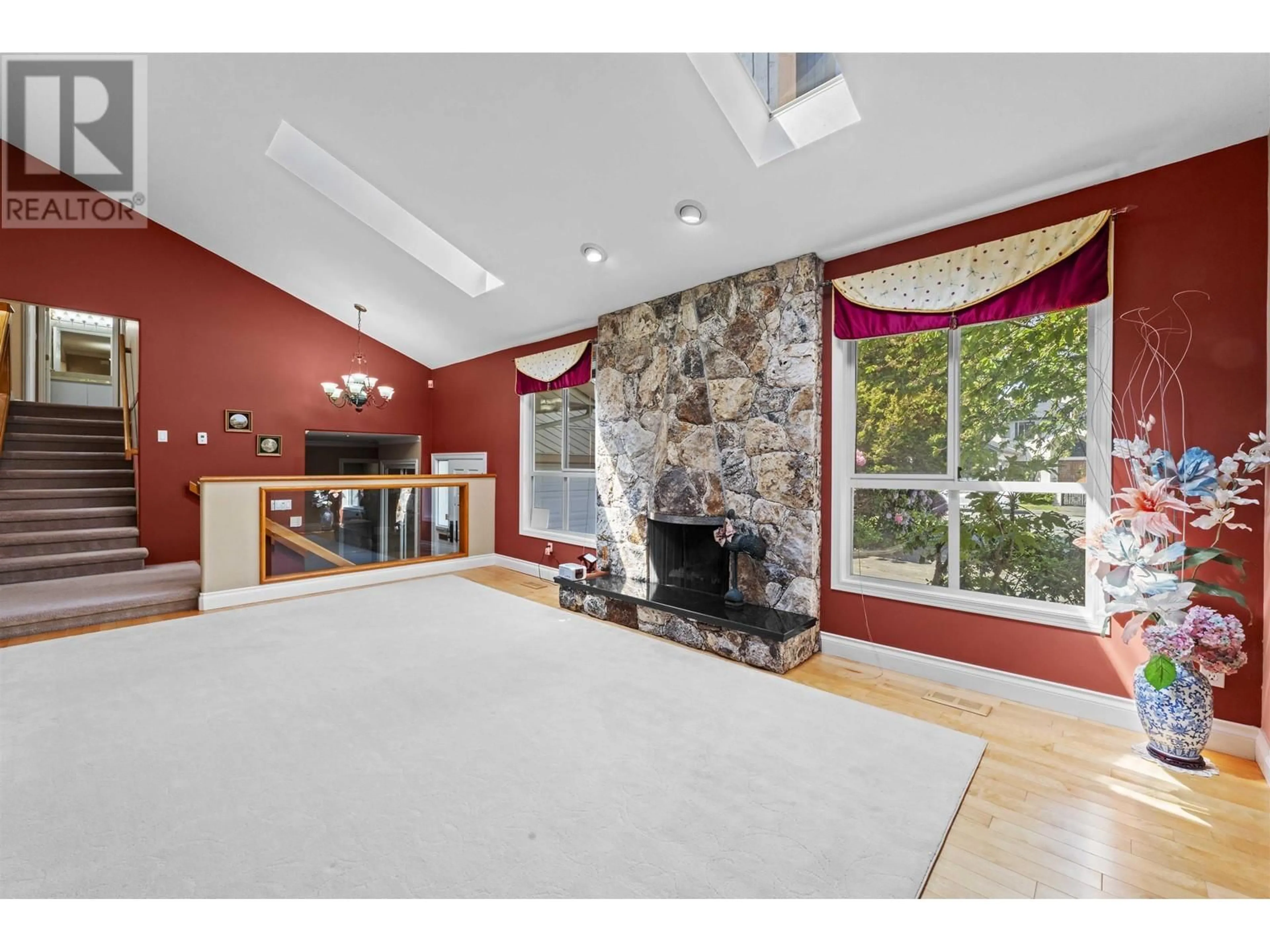 Indoor foyer for 8340 LUNEN ROAD, Richmond British Columbia V6Y2X2