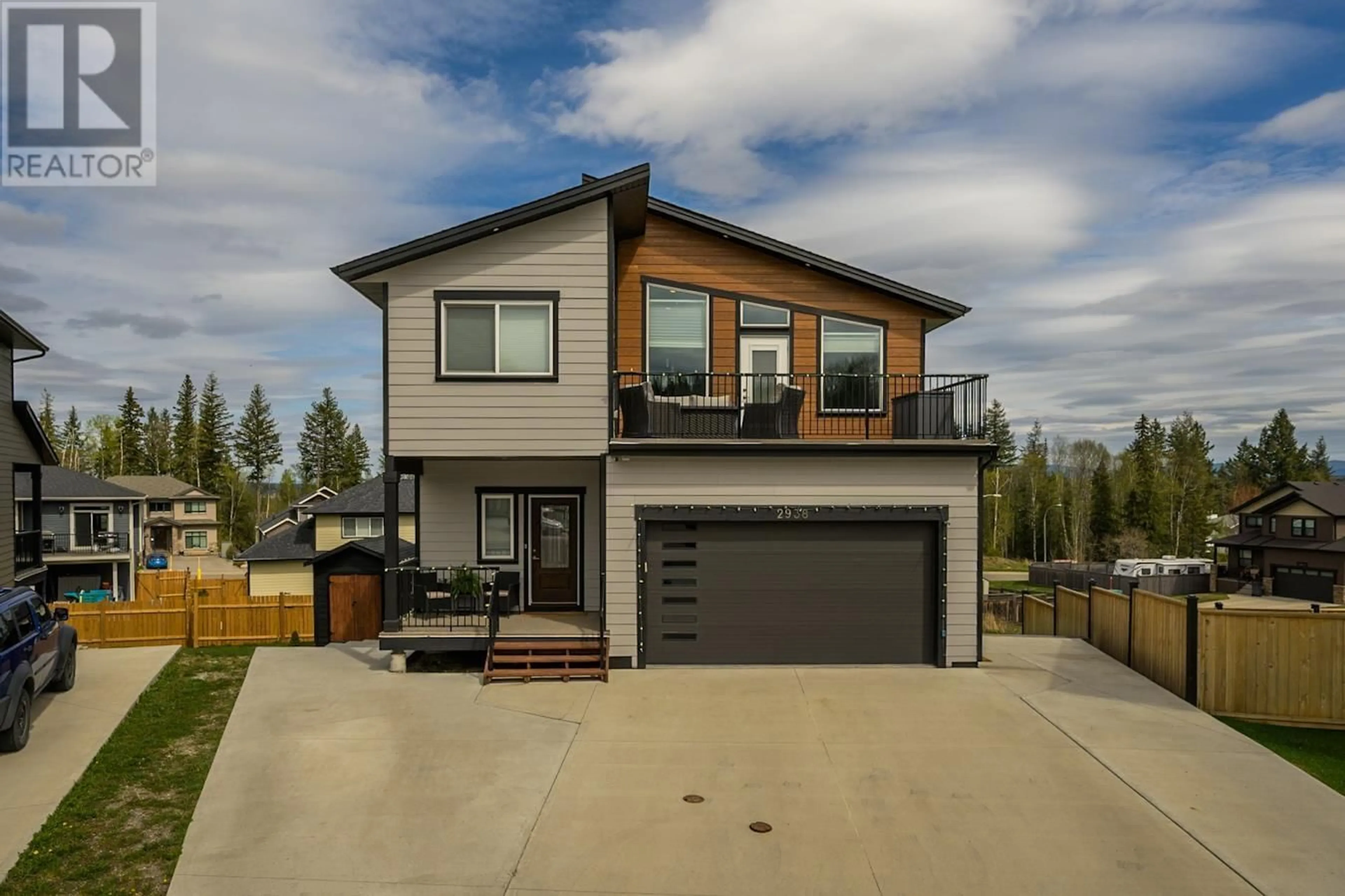 Home with vinyl exterior material, unknown for 2938 ELLINGTON COURT, Prince George British Columbia V2N0G3