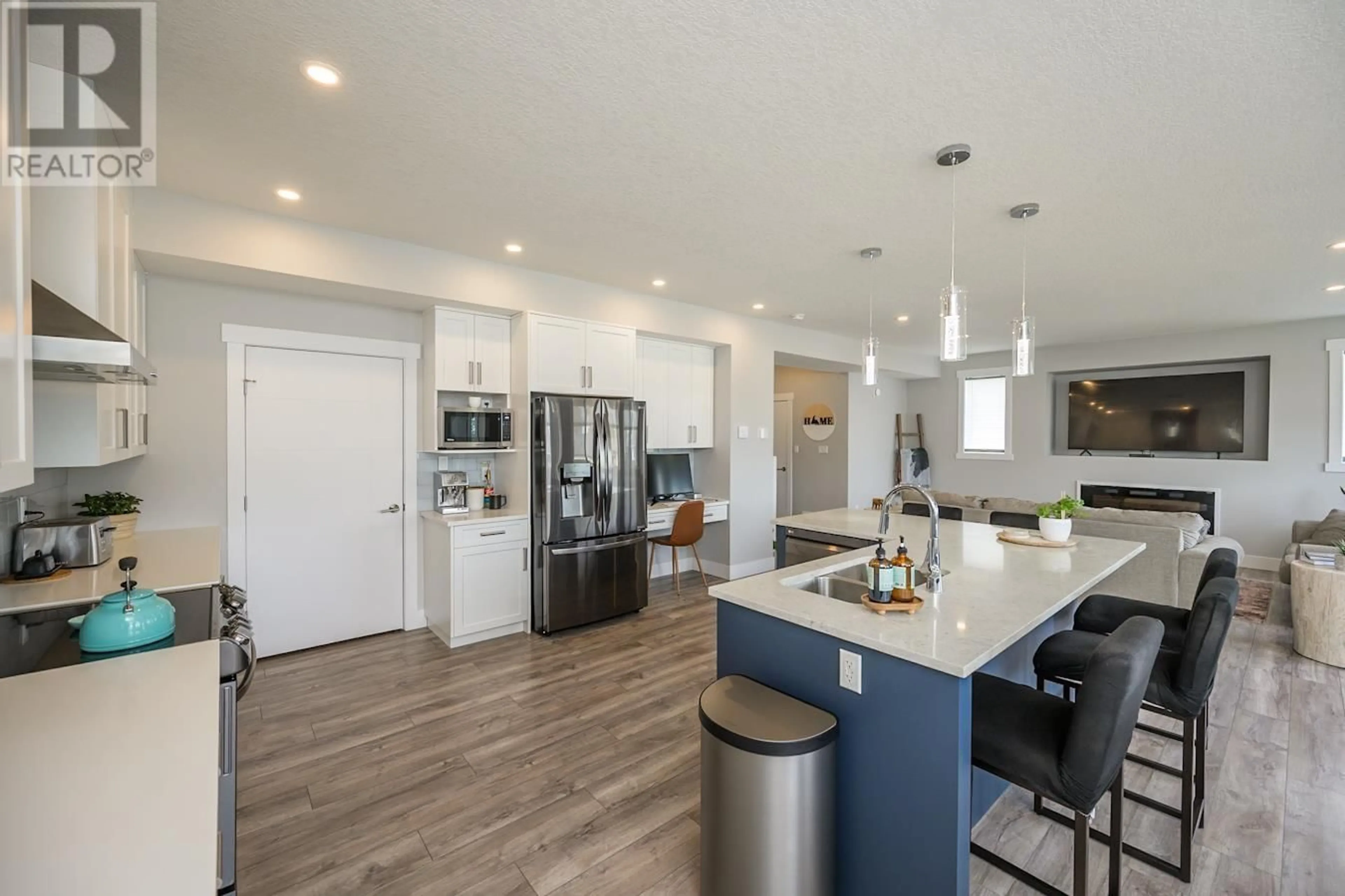 Open concept kitchen, unknown for 2938 ELLINGTON COURT, Prince George British Columbia V2N0G3