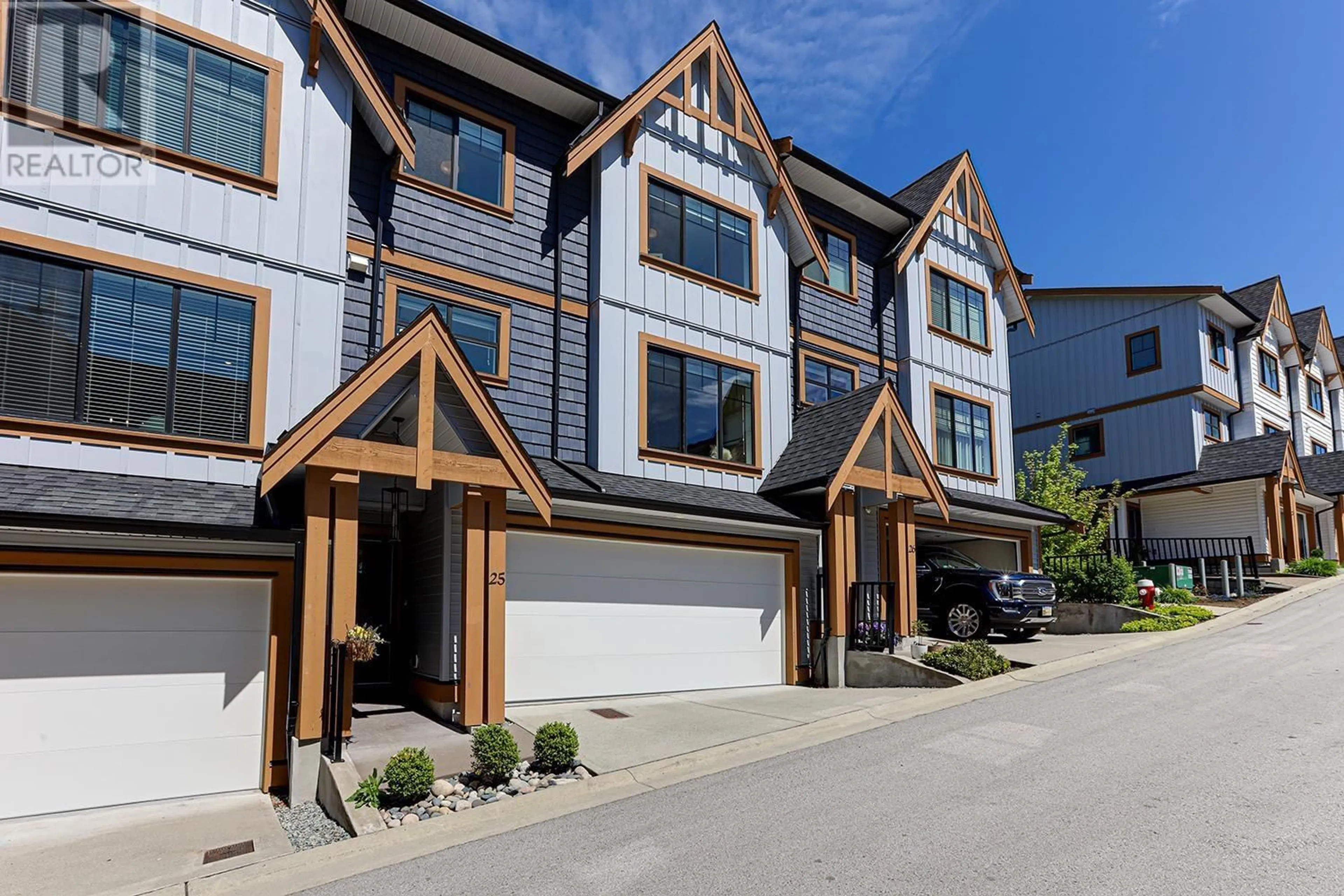 A pic from outside/outdoor area/front of a property/back of a property/a pic from drone, street for 25 - 13263 236 STREET, Maple Ridge British Columbia V4R0H3