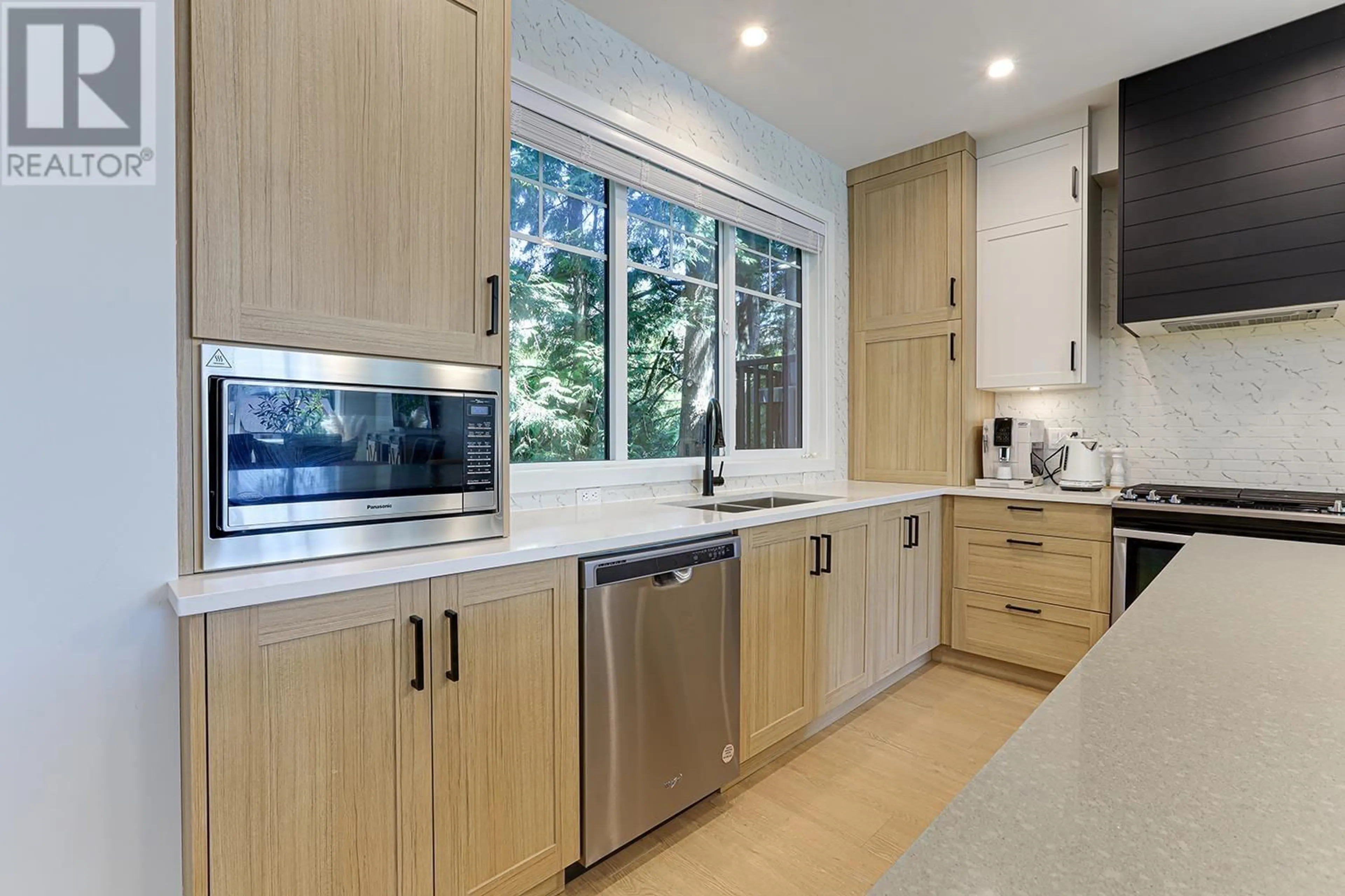 Contemporary kitchen, unknown for 25 - 13263 236 STREET, Maple Ridge British Columbia V4R0H3