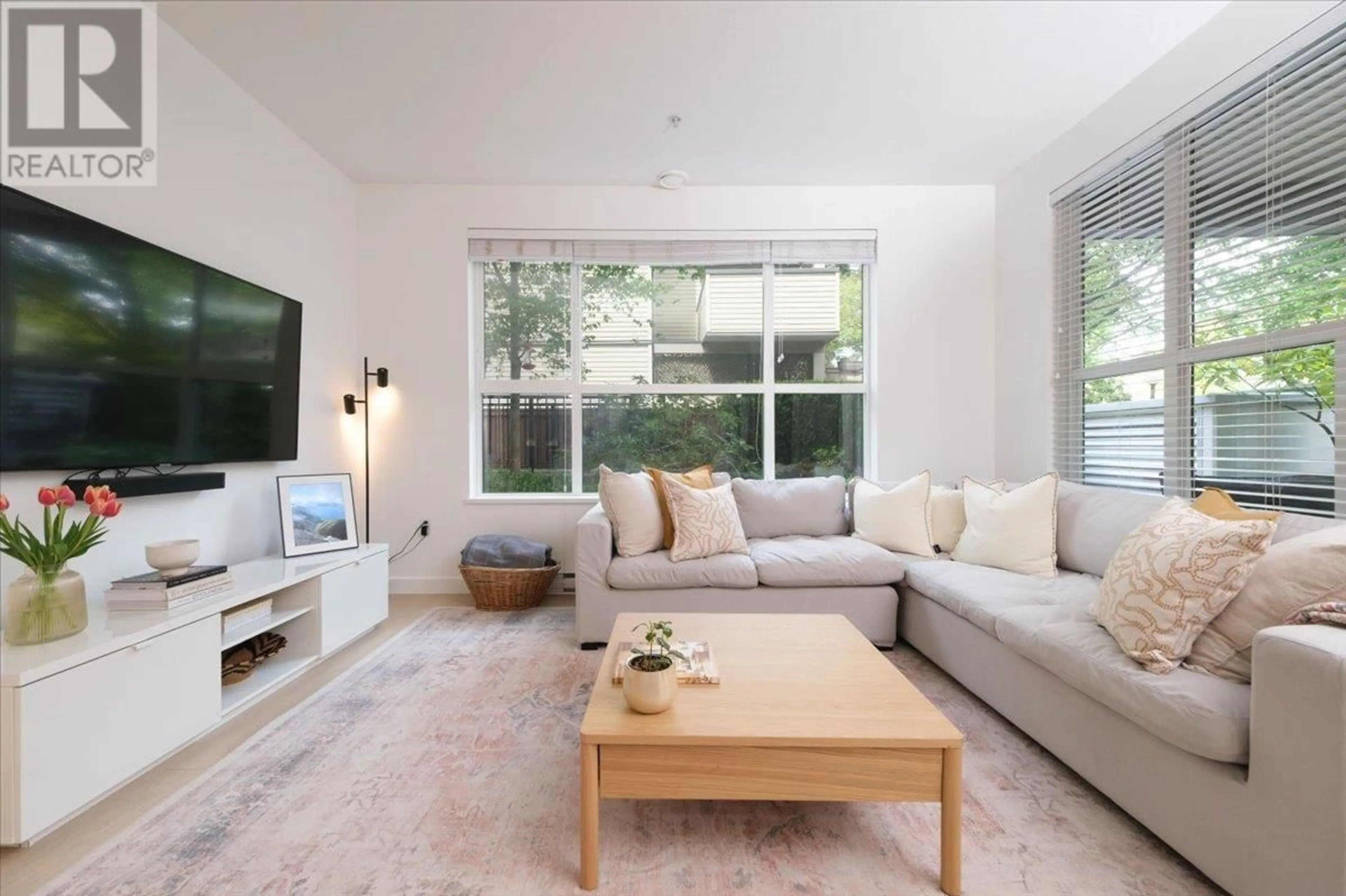 Living room with furniture, unknown for 118 - 3205 MOUNTAIN HIGHWAY, North Vancouver British Columbia V7K0A3