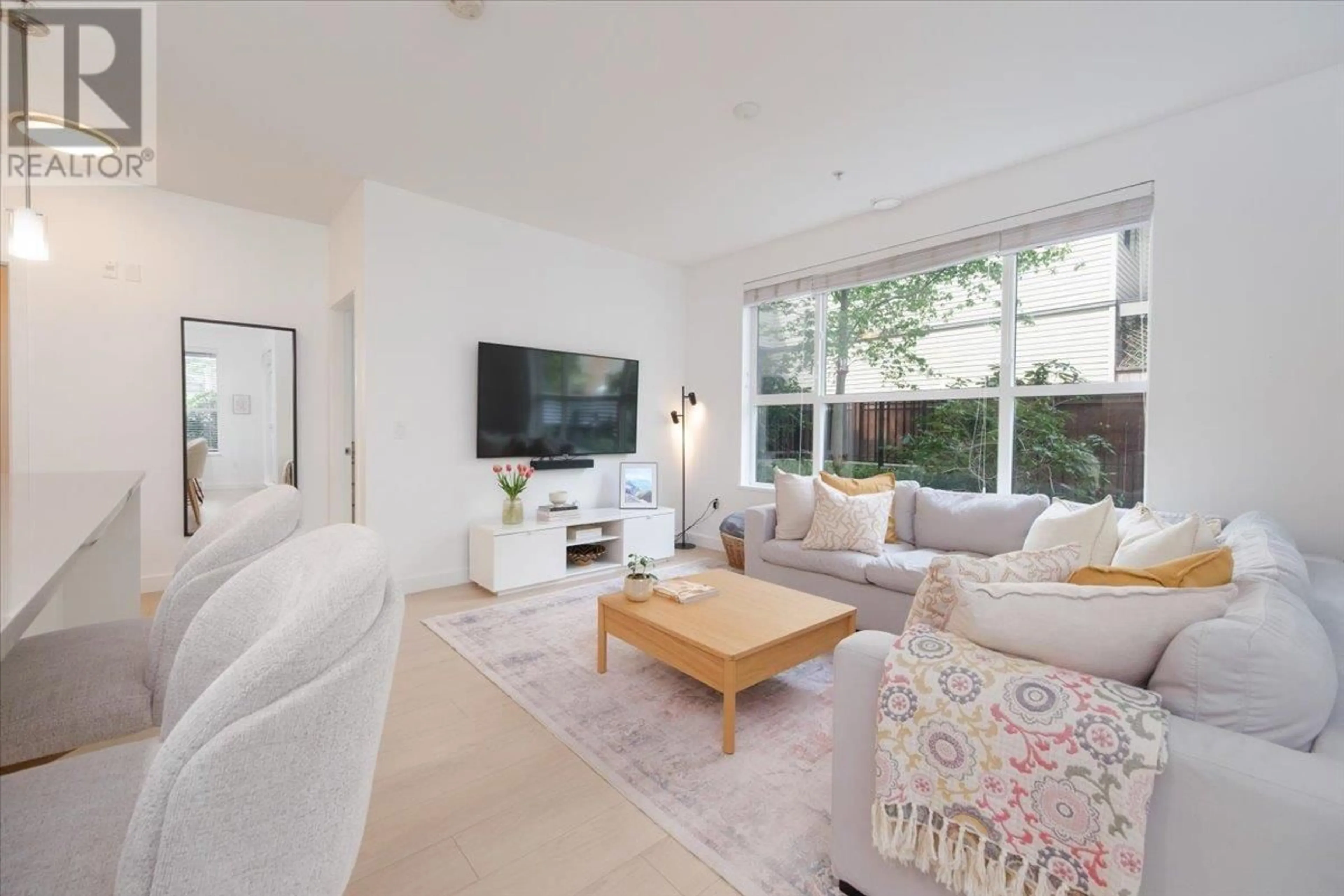 Living room with furniture, unknown for 118 - 3205 MOUNTAIN HIGHWAY, North Vancouver British Columbia V7K0A3