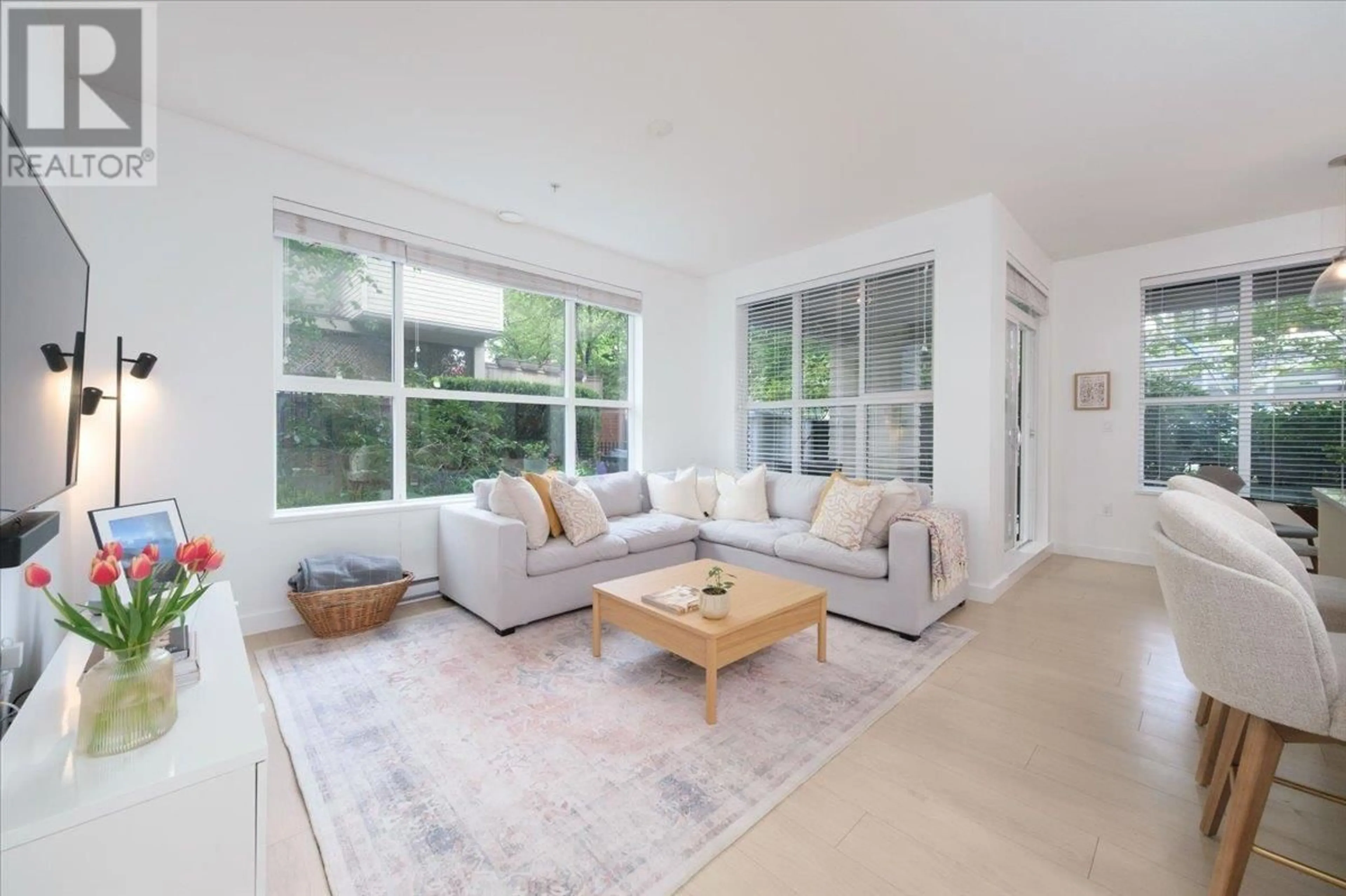 Living room with furniture, unknown for 118 - 3205 MOUNTAIN HIGHWAY, North Vancouver British Columbia V7K0A3