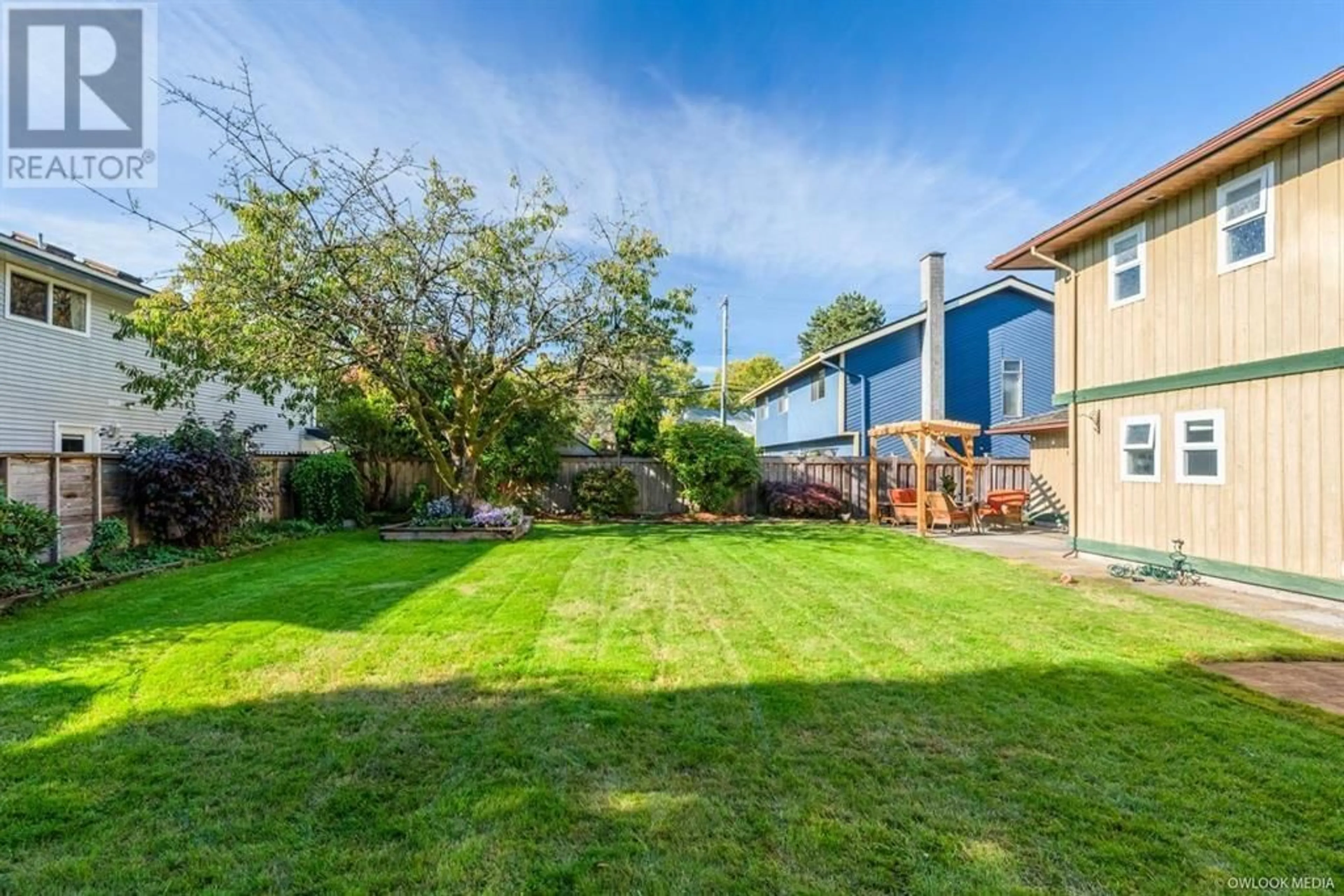 A pic from outside/outdoor area/front of a property/back of a property/a pic from drone, street for 7180 SCHAEFER AVENUE, Richmond British Columbia V6Y2X7