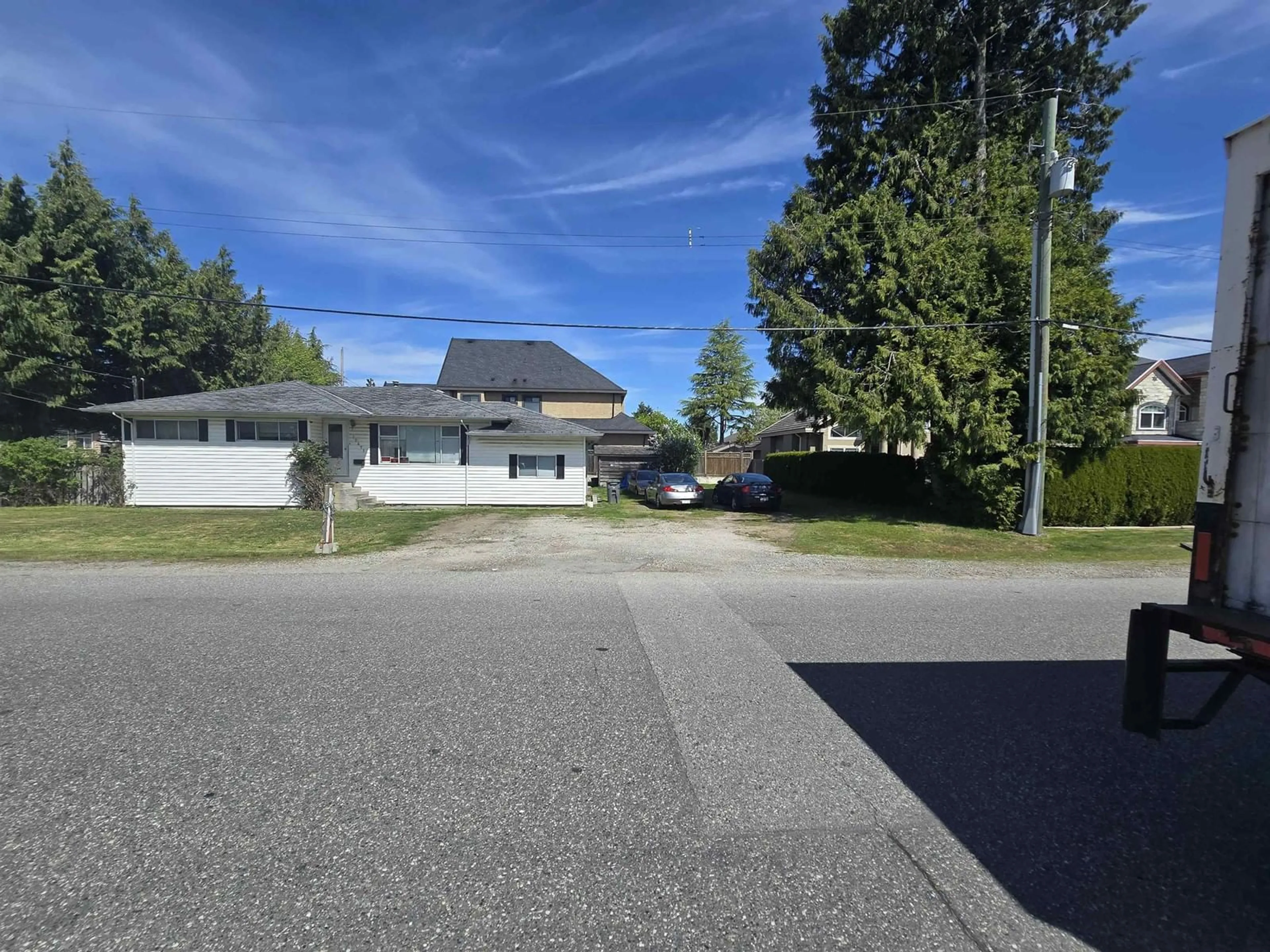 A pic from outside/outdoor area/front of a property/back of a property/a pic from drone, street for 12411 78, Surrey British Columbia V3W2X5