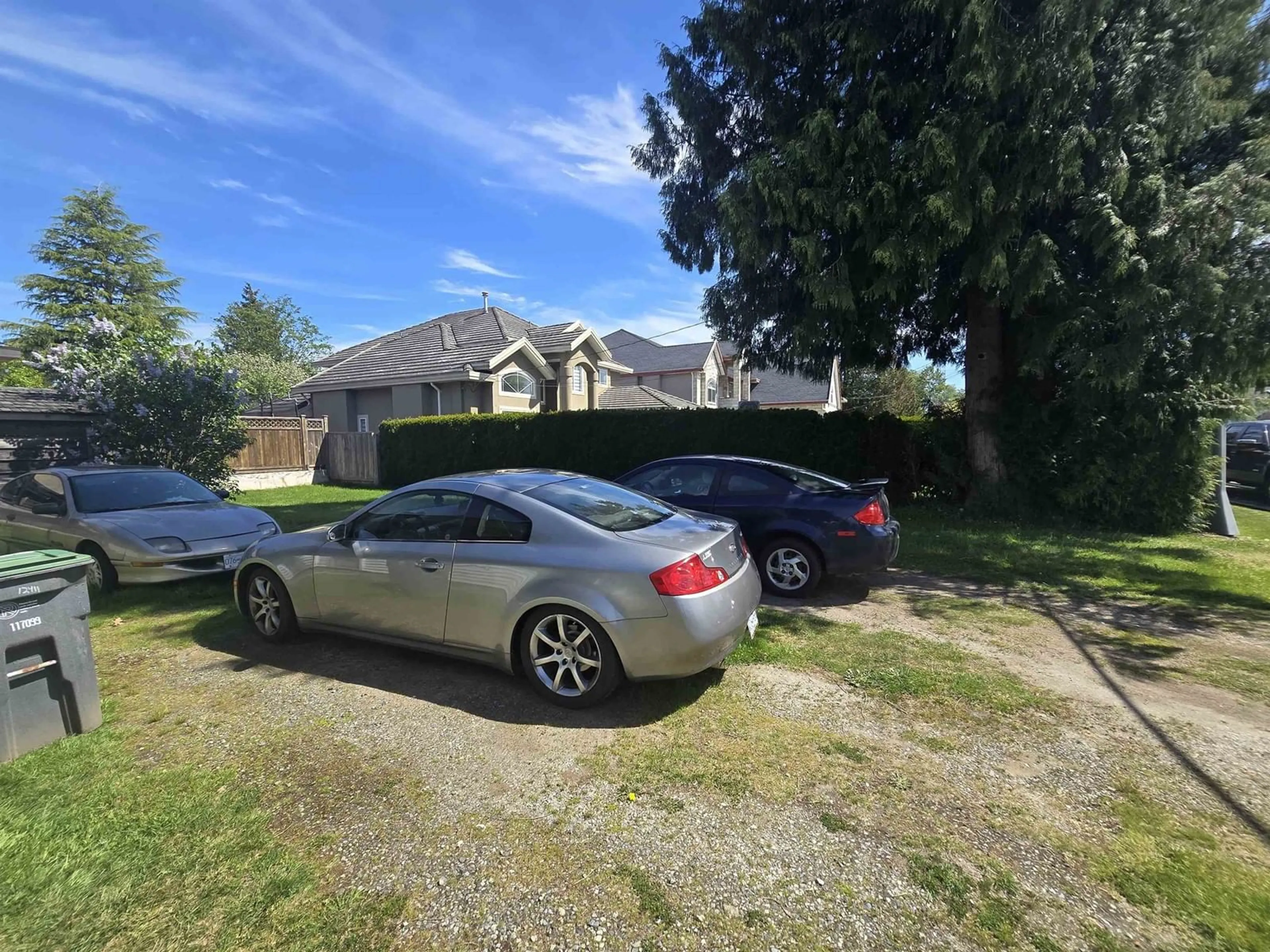 A pic from outside/outdoor area/front of a property/back of a property/a pic from drone, street for 12411 78, Surrey British Columbia V3W2X5