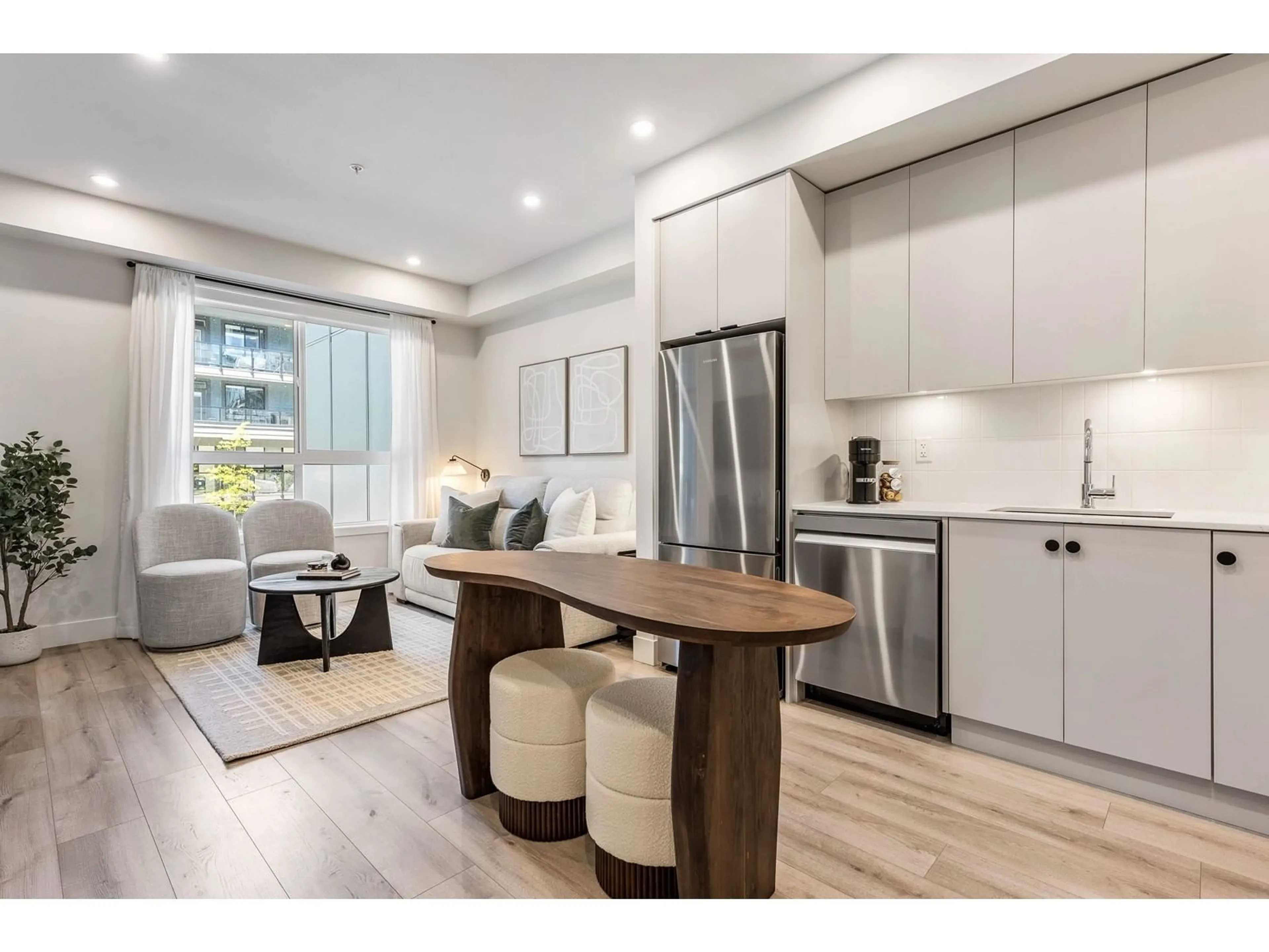 Open concept kitchen, wood/laminate floor for 202 - 45505 CAMPUS DRIVE, Chilliwack British Columbia V2R6L2