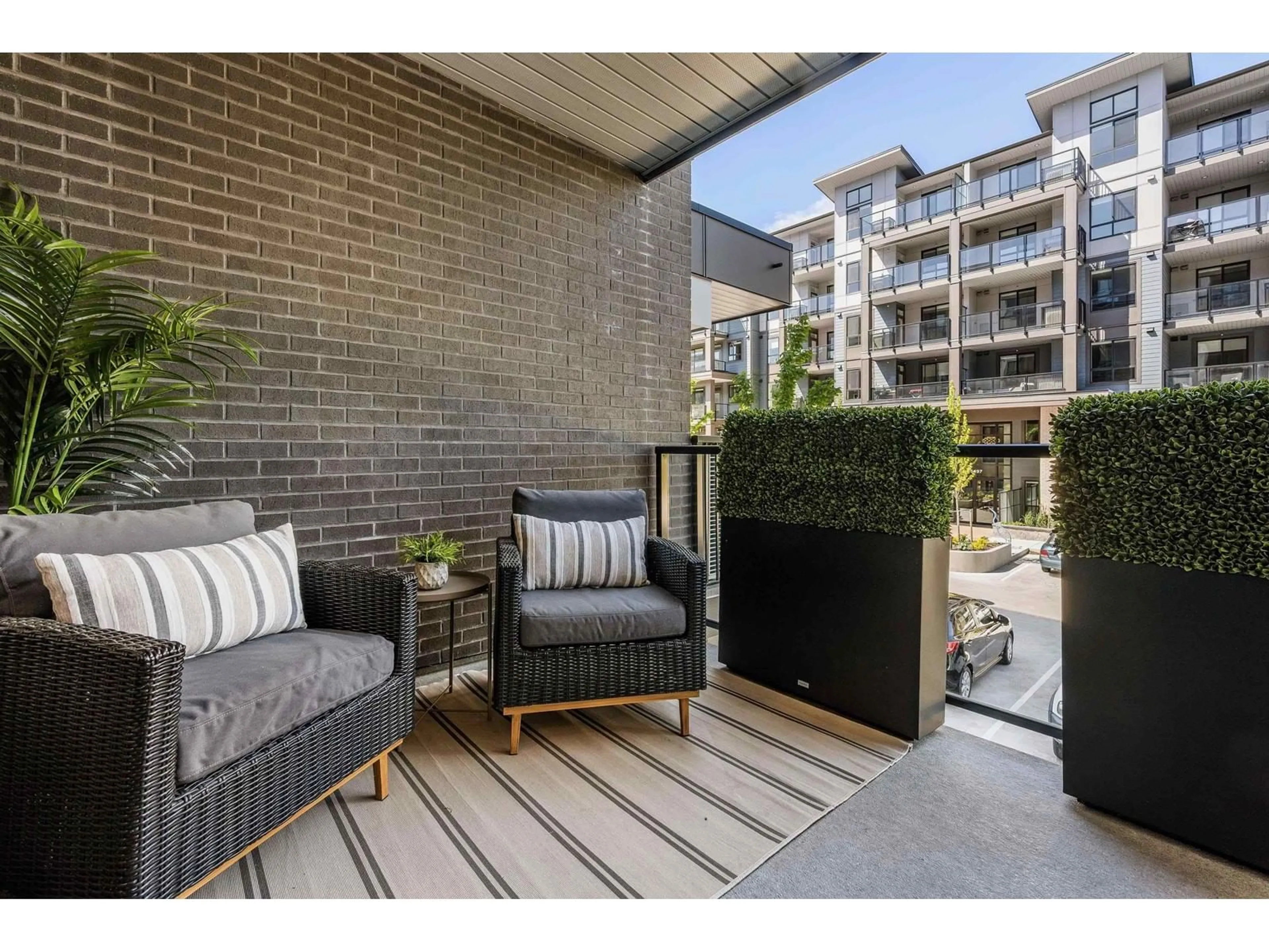 Patio, street for 202 - 45505 CAMPUS DRIVE, Chilliwack British Columbia V2R6L2