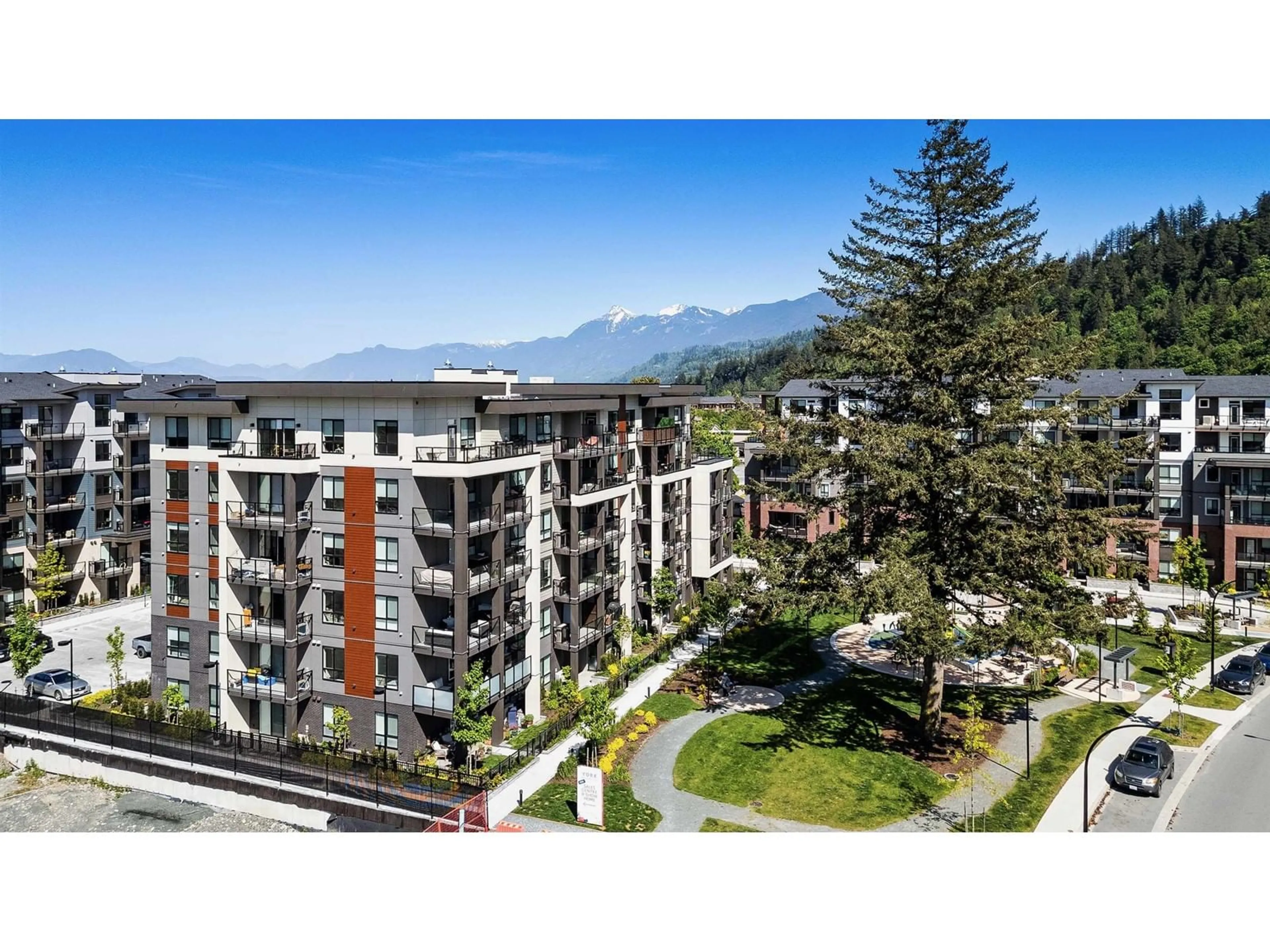 A pic from outside/outdoor area/front of a property/back of a property/a pic from drone, mountain view for 202 - 45505 CAMPUS DRIVE, Chilliwack British Columbia V2R6L2