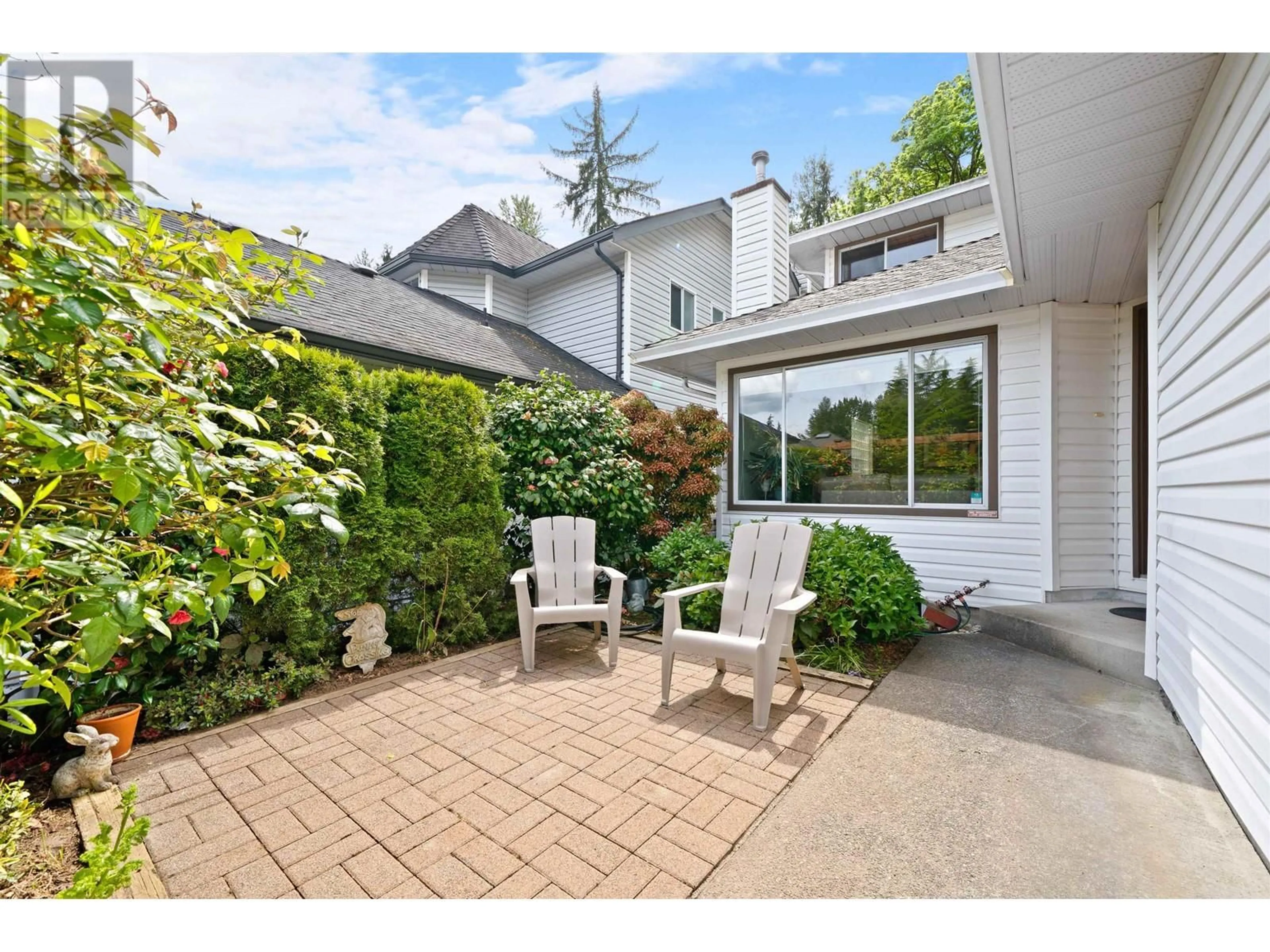 Patio, street for 4007 SHONE ROAD, North Vancouver British Columbia V7G2N2