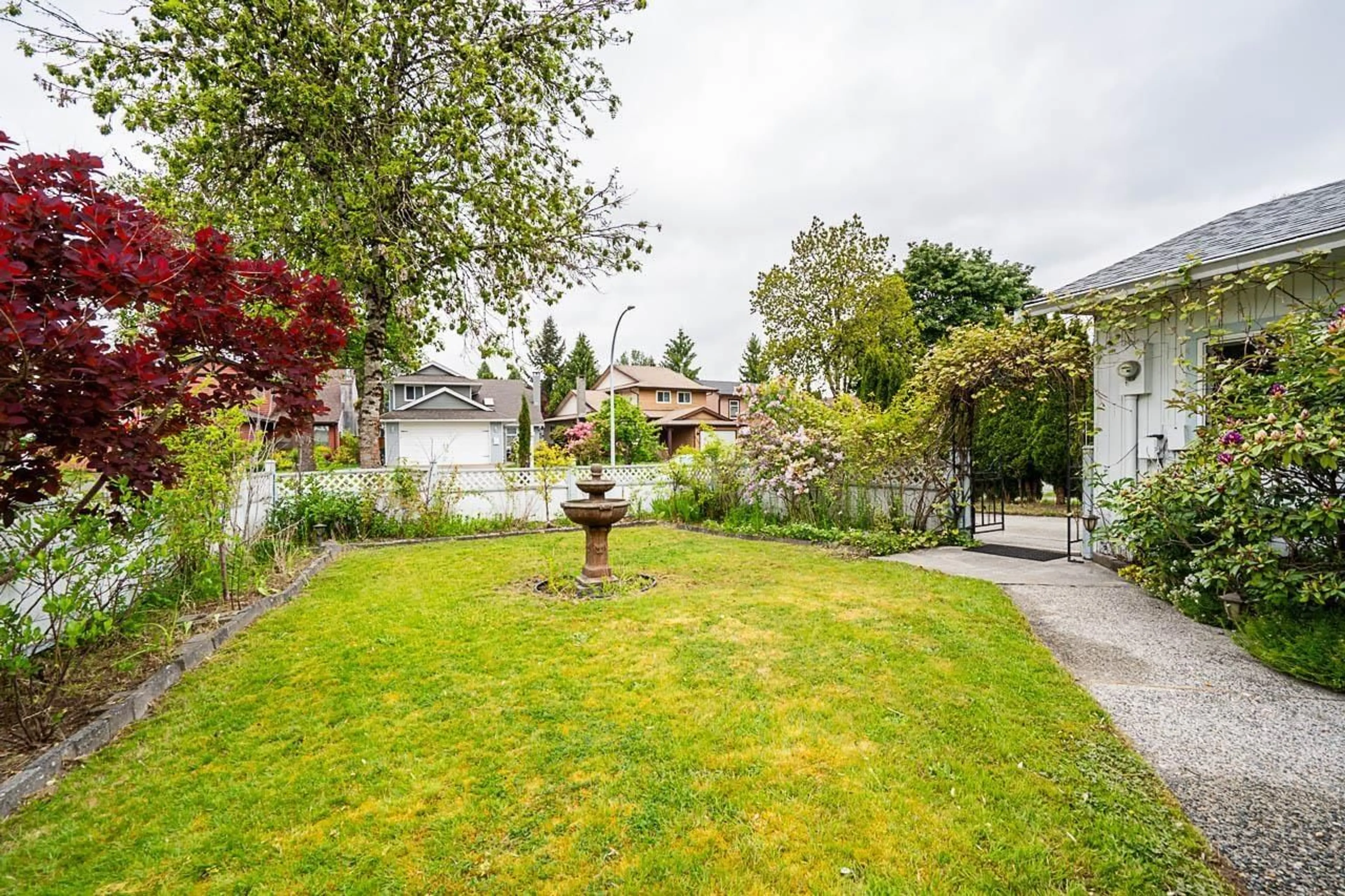 Patio, street for 15524 96B, Surrey British Columbia V3R7N7