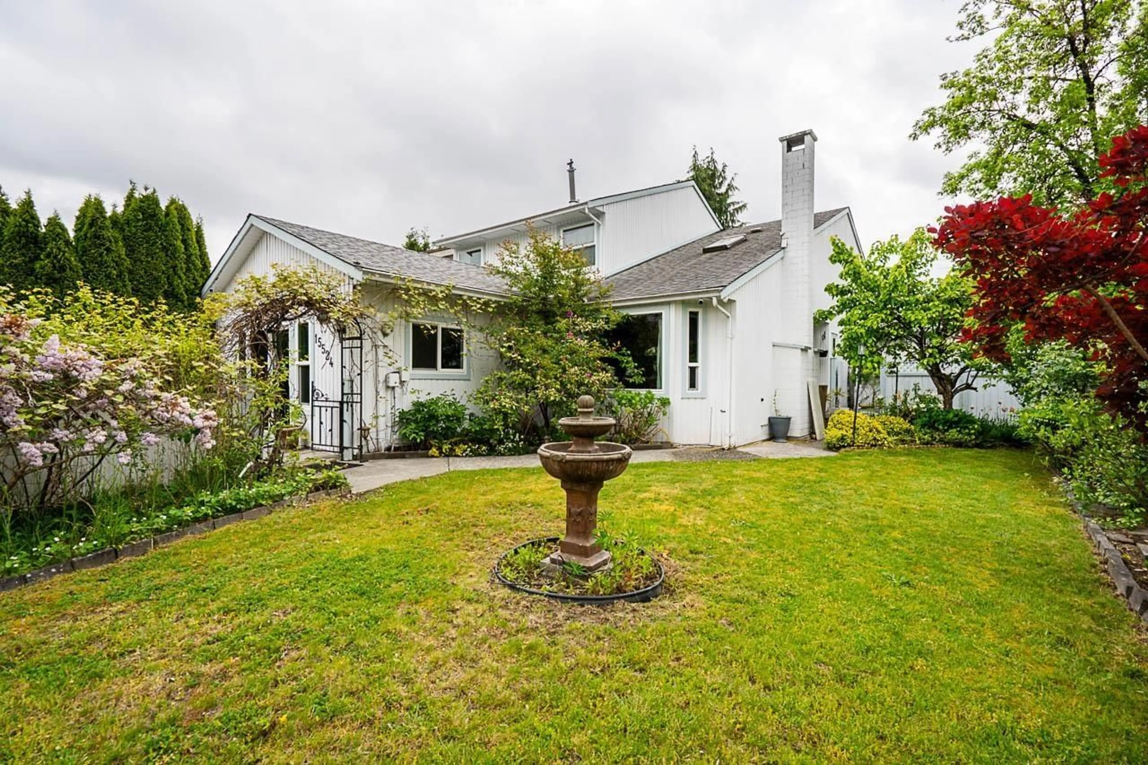 Patio, street for 15524 96B, Surrey British Columbia V3R7N7