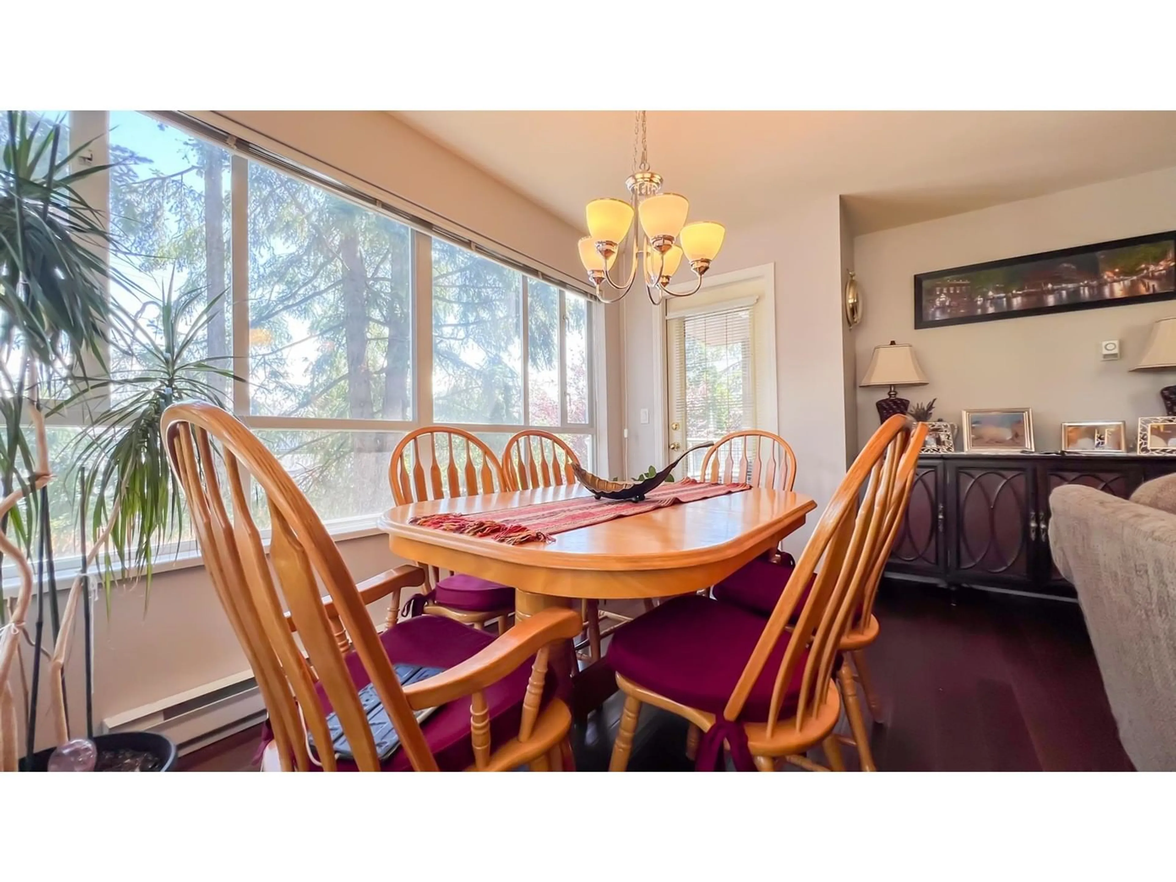 Dining room, wood/laminate floor for 202 - 15375 17, Surrey British Columbia V4A1T8
