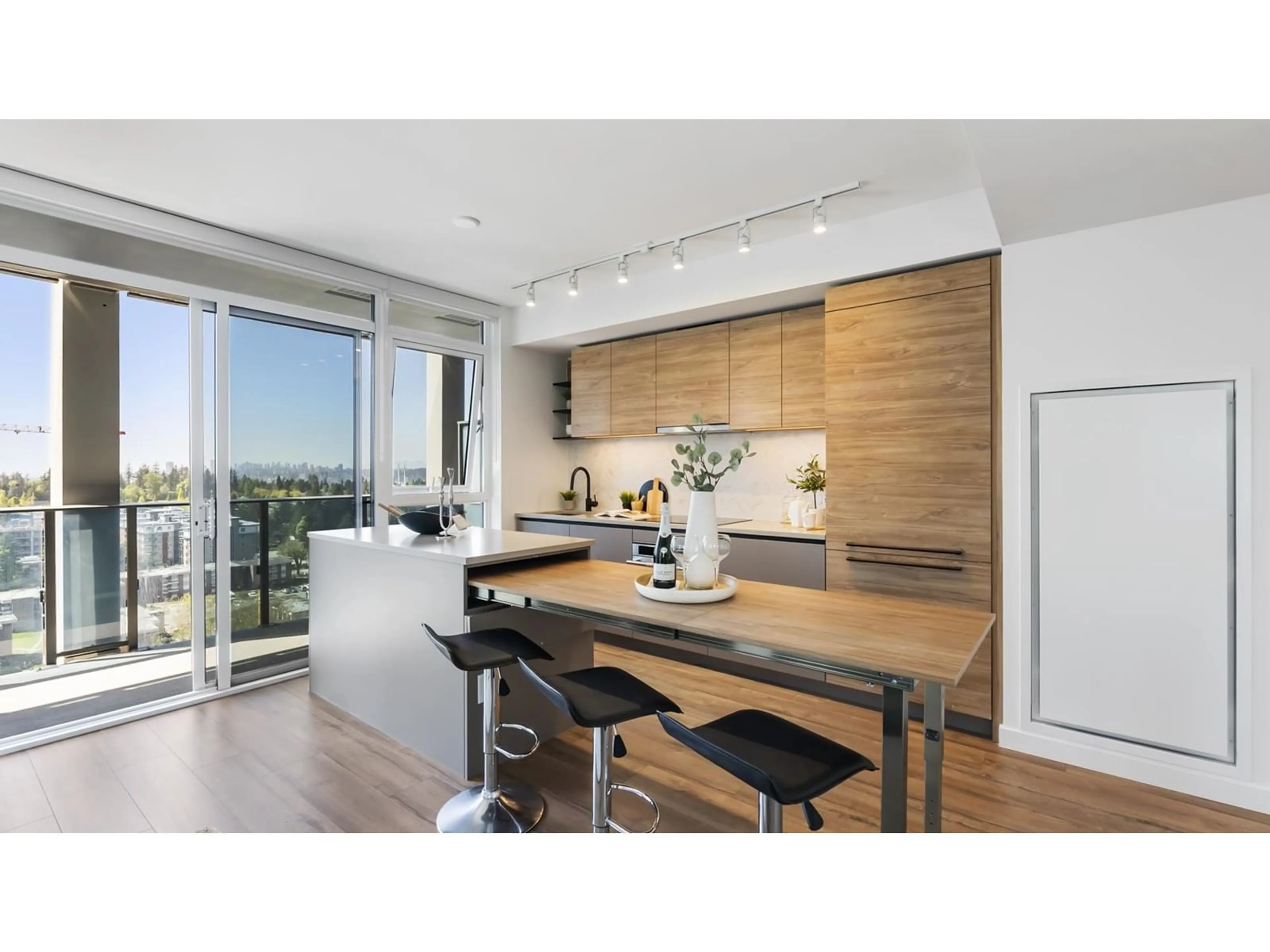 Open concept kitchen, wood/laminate floor for 1710 - 10448 UNIVERSITY, Surrey British Columbia V3T0S7