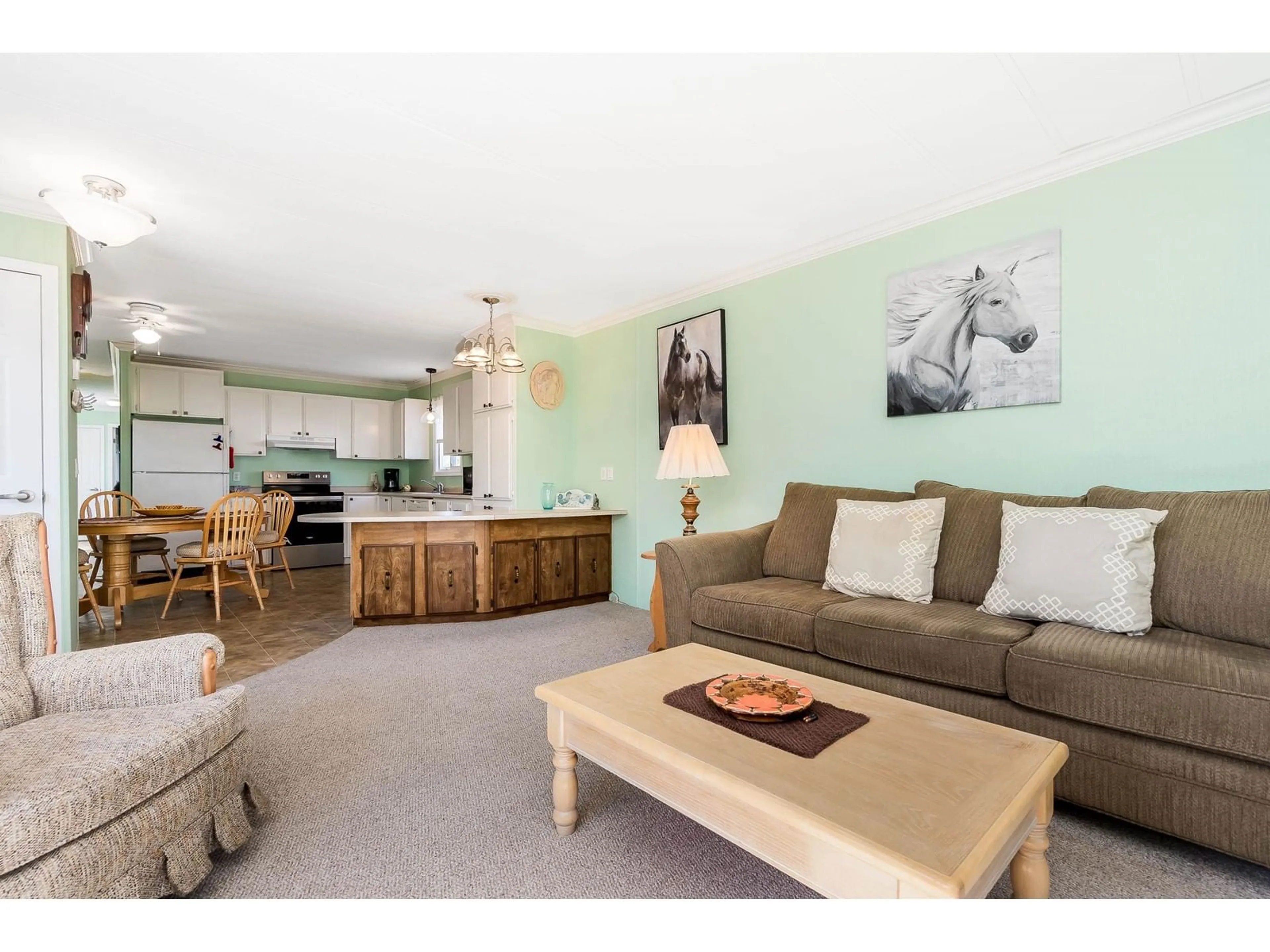 Living room with furniture, wood/laminate floor for 55 - 2035 MARTENS, Abbotsford British Columbia V2T6M4