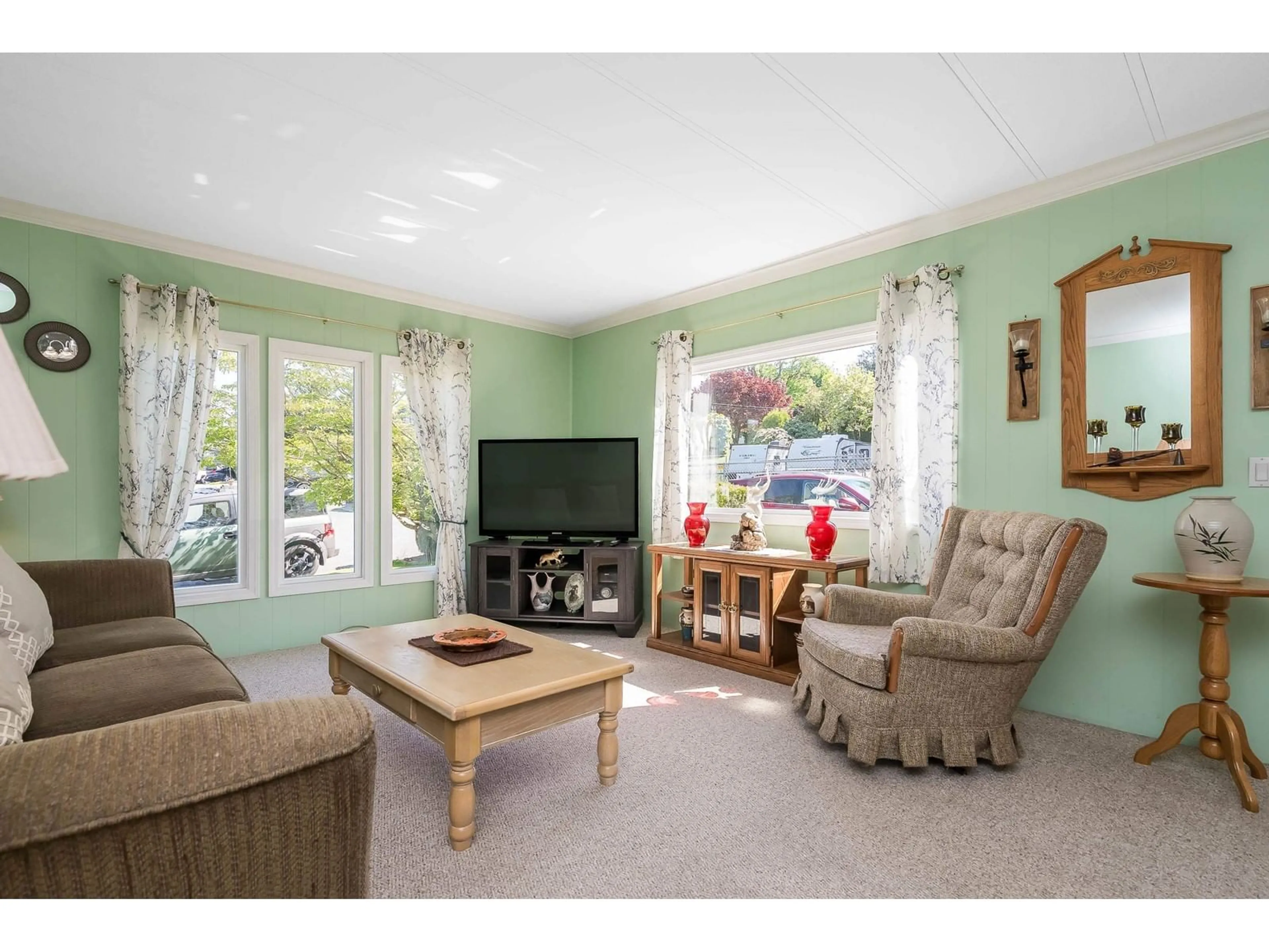Living room with furniture, unknown for 55 - 2035 MARTENS, Abbotsford British Columbia V2T6M4