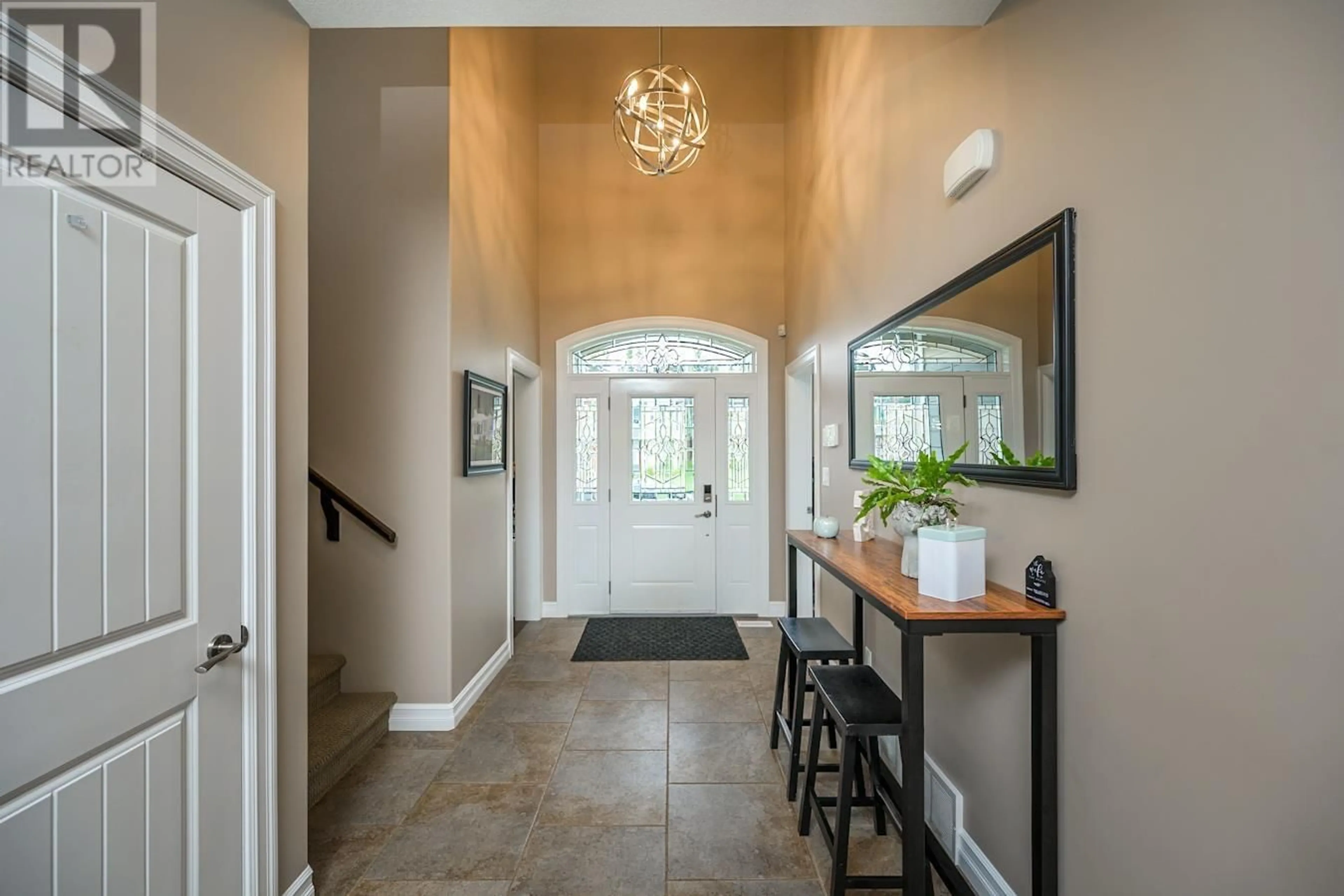 Indoor entryway for 3088 MAURICE DRIVE, Prince George British Columbia V2N0C8