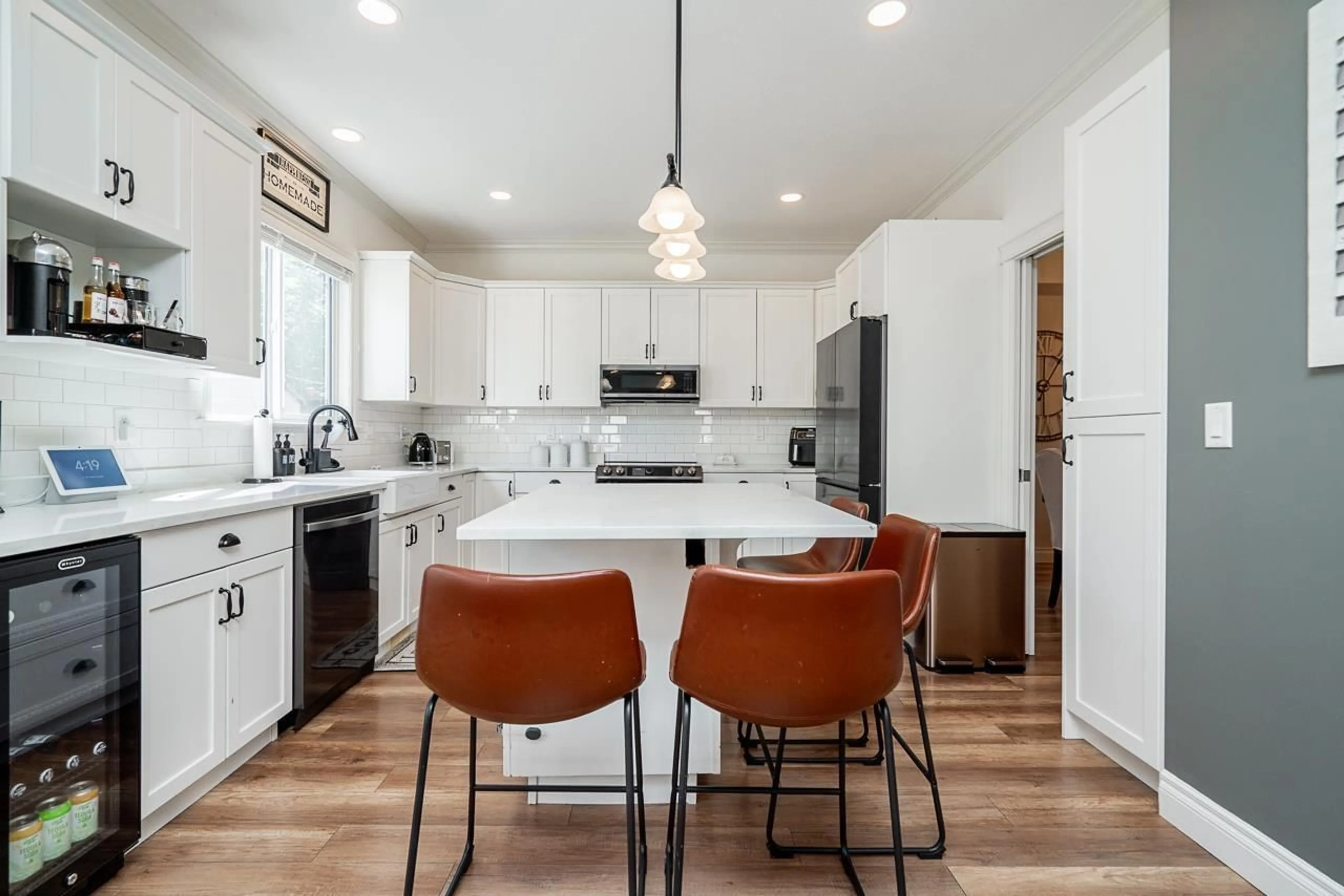 Open concept kitchen, unknown for 27802 PULLMAN, Abbotsford British Columbia V4X0A2