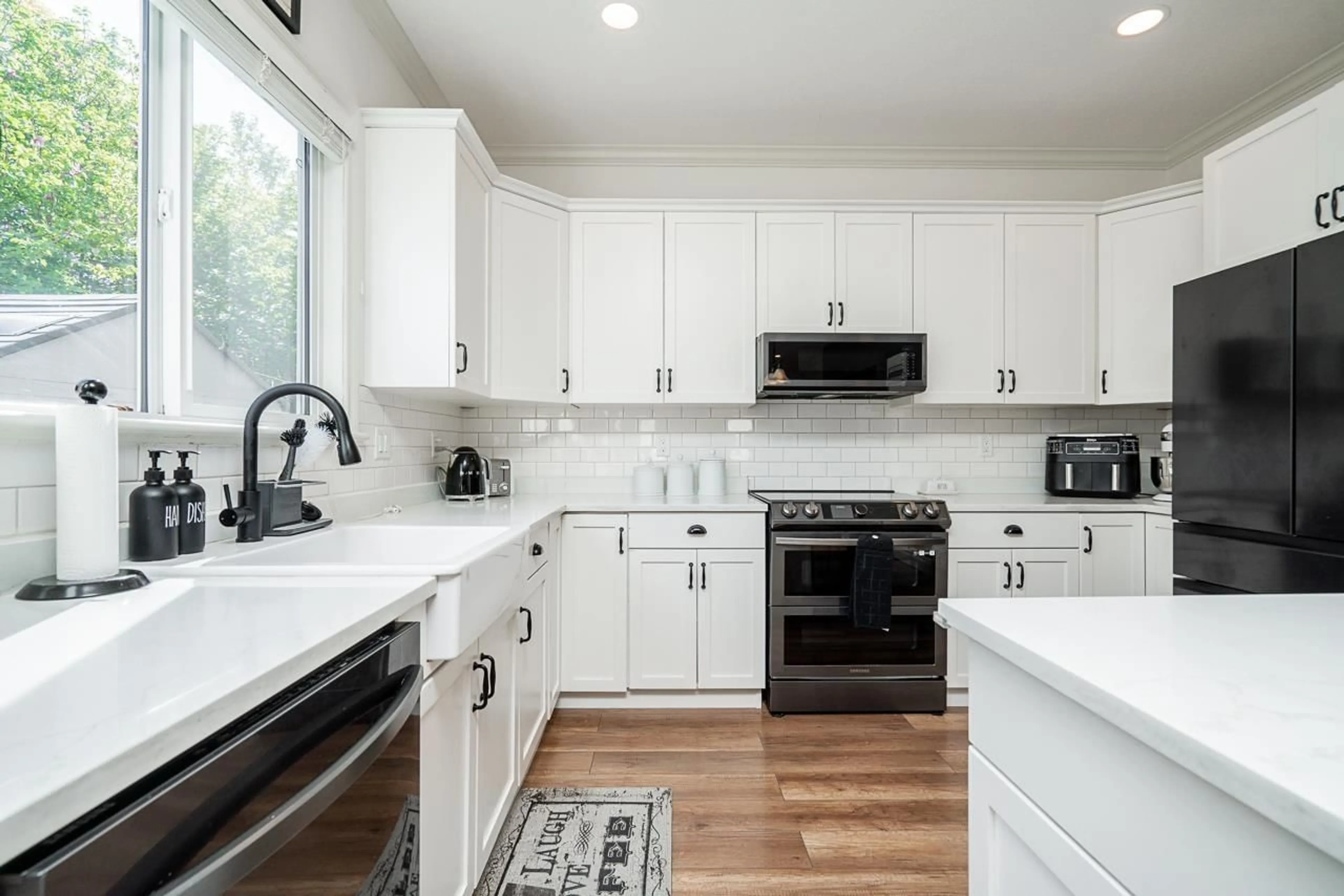 Open concept kitchen, ceramic/tile floor for 27802 PULLMAN, Abbotsford British Columbia V4X0A2