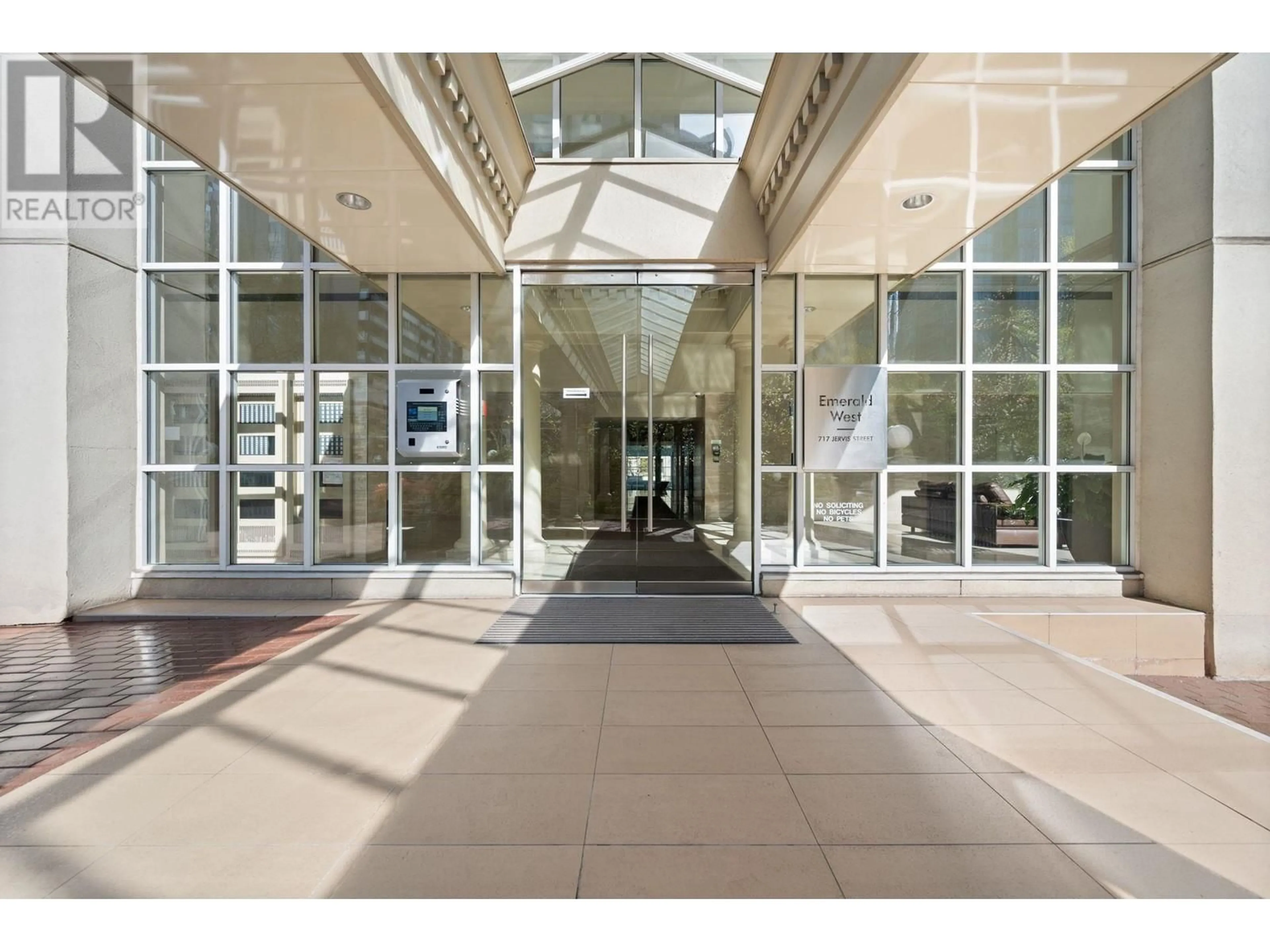 Indoor foyer for 602 - 717 JERVIS STREET, Vancouver British Columbia V6E4L5