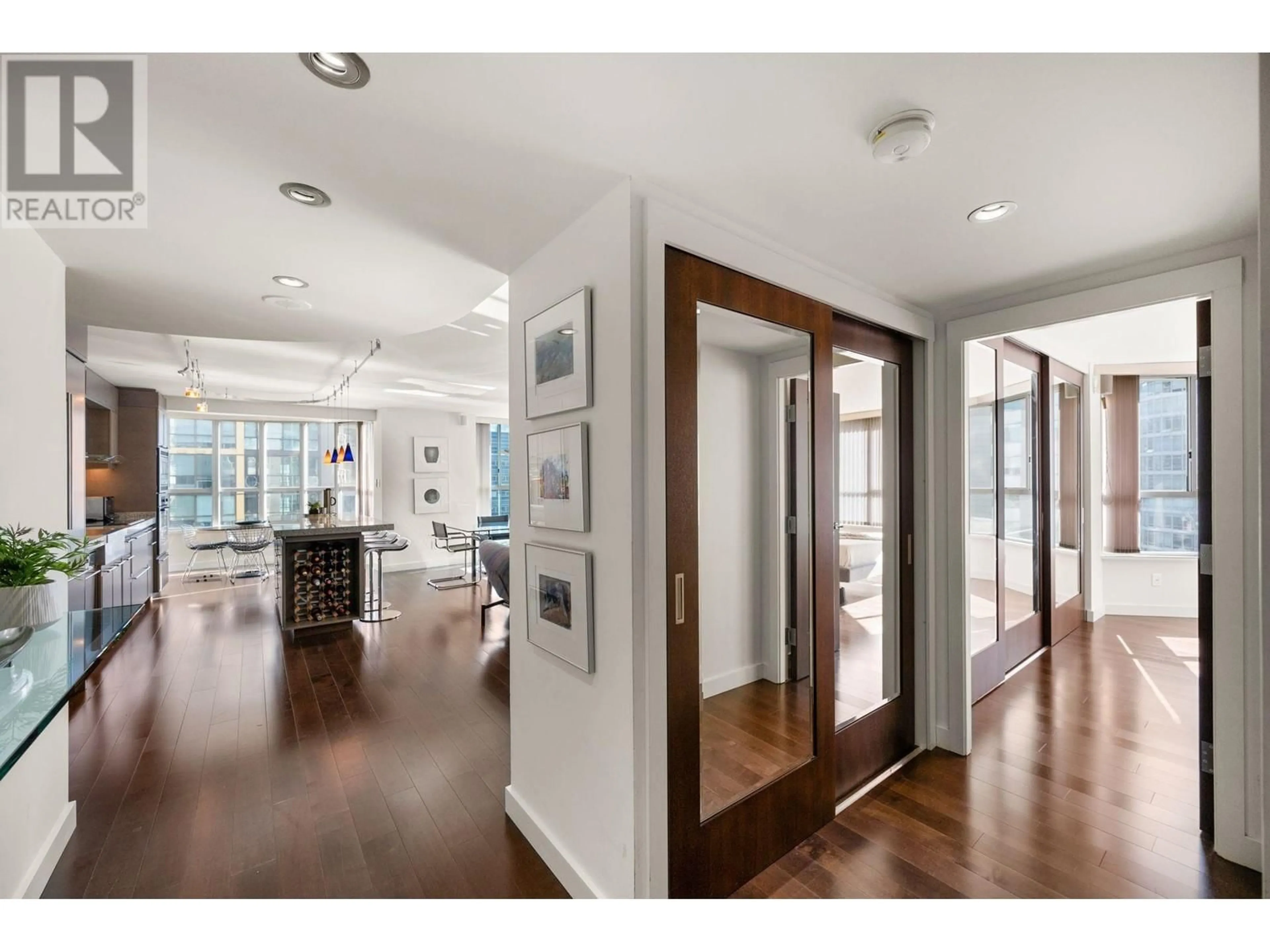 Indoor entryway for 602 - 717 JERVIS STREET, Vancouver British Columbia V6E4L5