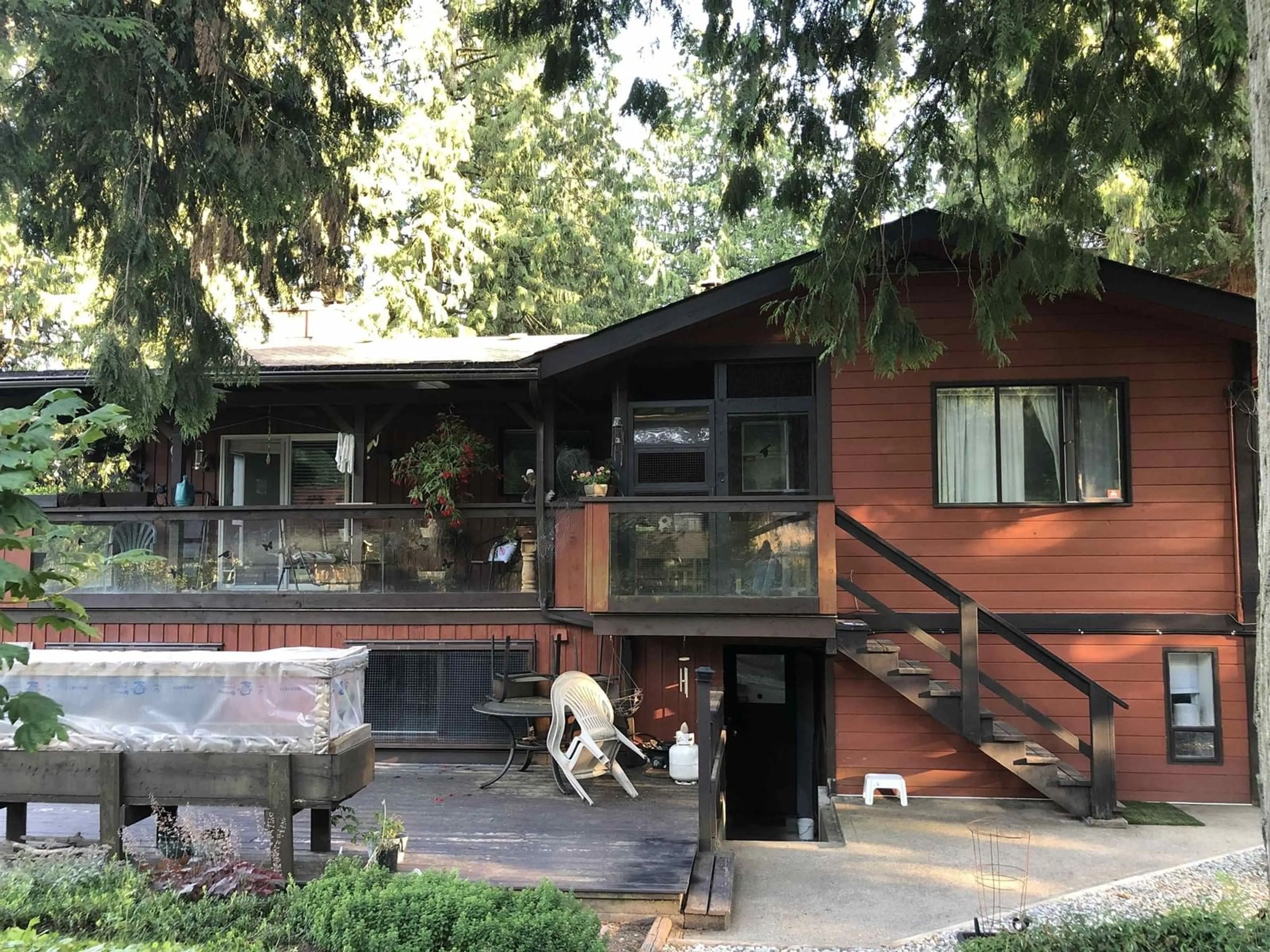 Home with vinyl exterior material, street for 33213 RICHARDS, Mission British Columbia V2V7E5