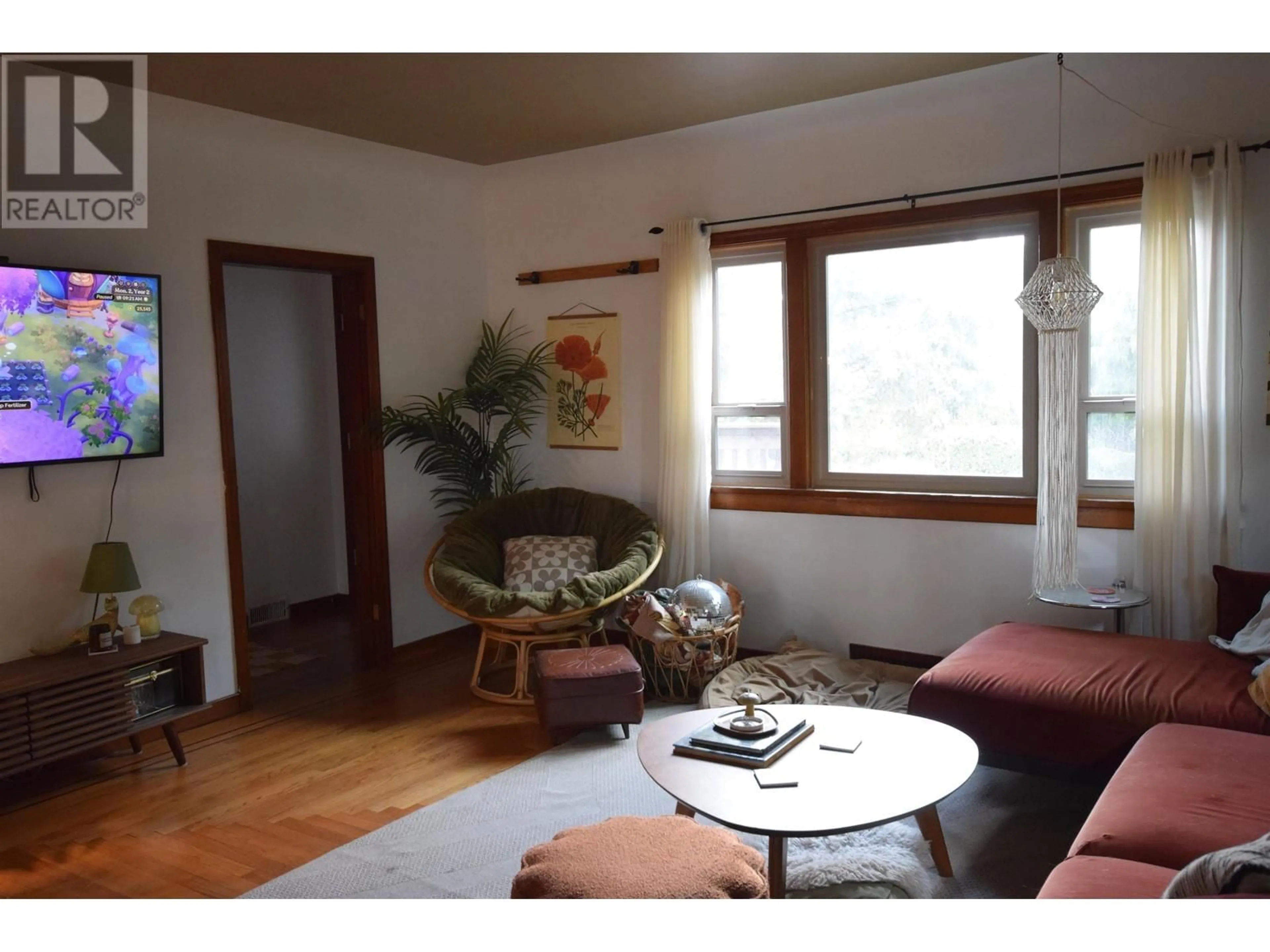 Living room with furniture, wood/laminate floor for 23270 DEWDNEY TRUNK ROAD, Maple Ridge British Columbia V2X3L4